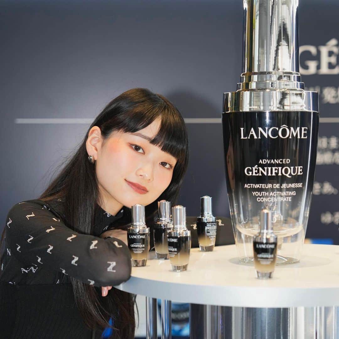 月山京香さんのインスタグラム写真 - (月山京香Instagram)「. 渋谷スクランブルスクエア1Fにてランコム @lancomeofficial ジェニフィック アドバンスト NのPOPUP STOREへ！ ⁡ 秋にだんだんと近づいてきて外の寒暖差とまだまだ気になる紫外線からの肌へのダメージが気になっていましたが、素早く肌ダメージへアプローチしてくれて、 7種の美肌成分を独自バランスで配合されているジェニフィックで外からのダメージを乗り越えたいです。 ⁡ フォトブースはもちろん、プレゼント企画もあるみたいだから是非遊びに行ってね💠  ジェニフィックで憂鬱な月曜日も楽しくなるはず！ Ready for Happy Monday! ⁡ #ランコム #ジェニフィック #ダメージを乗り越えよう #lancomeskincare #PR」9月22日 19時31分 - i_am_kyoka_yade