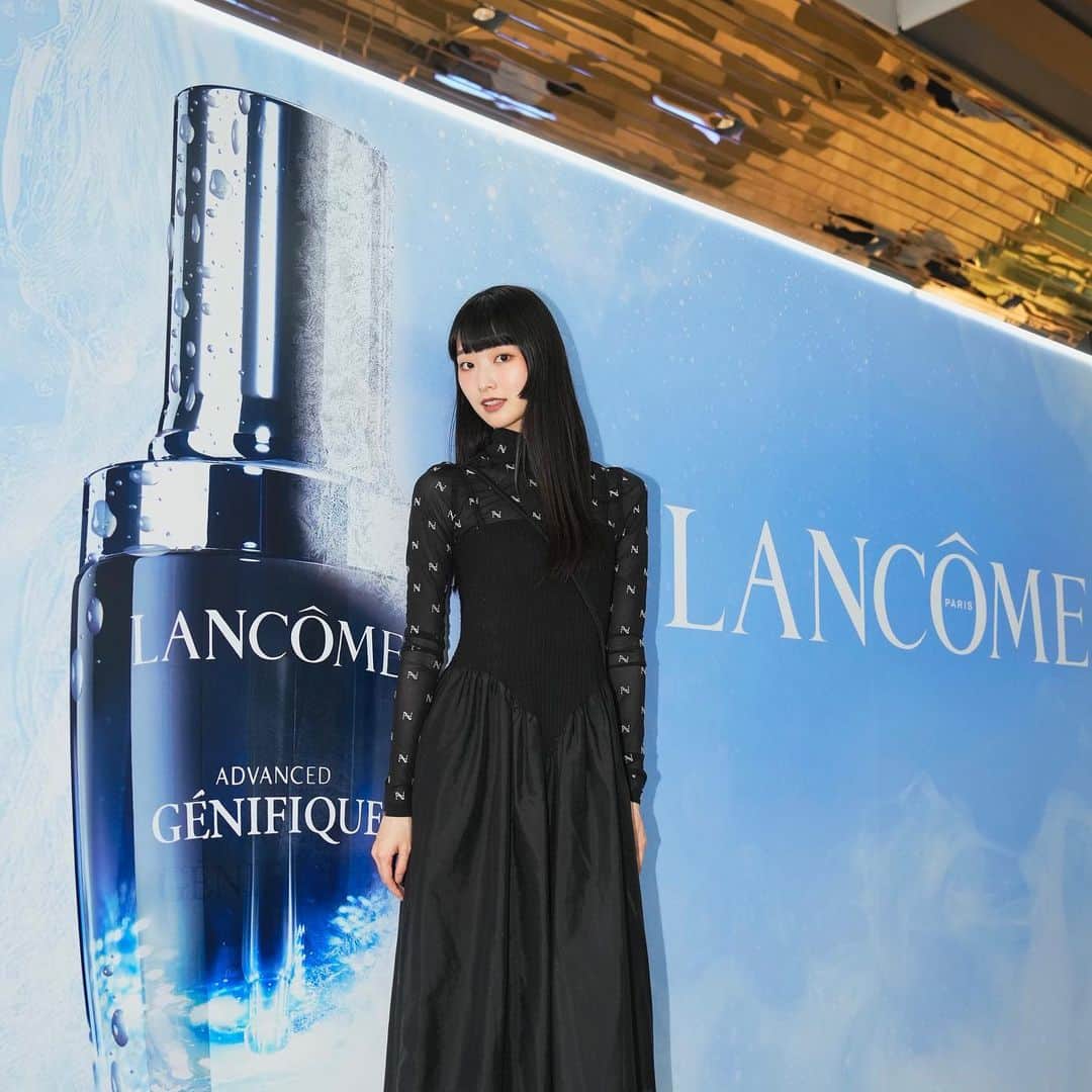 月山京香のインスタグラム：「. 渋谷スクランブルスクエア1Fにてランコム @lancomeofficial ジェニフィック アドバンスト NのPOPUP STOREへ！ ⁡ 秋にだんだんと近づいてきて外の寒暖差とまだまだ気になる紫外線からの肌へのダメージが気になっていましたが、素早く肌ダメージへアプローチしてくれて、 7種の美肌成分を独自バランスで配合されているジェニフィックで外からのダメージを乗り越えたいです。 ⁡ フォトブースはもちろん、プレゼント企画もあるみたいだから是非遊びに行ってね💠  ジェニフィックで憂鬱な月曜日も楽しくなるはず！ Ready for Happy Monday! ⁡ #ランコム #ジェニフィック #ダメージを乗り越えよう #lancomeskincare #PR」