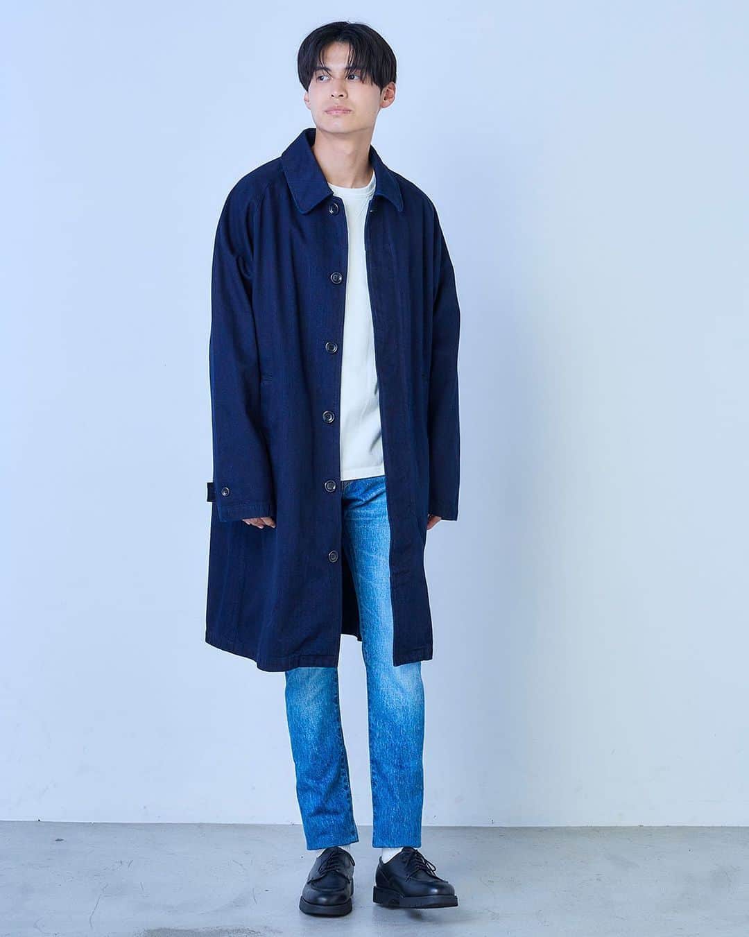 のインスタグラム：「.  JAPAN BLUE JEANS 2023 Autumn & Winter Collection  OUTER Balmacaan Coat  BOTTMS J201 Selvedge Jeans Aging Wash Tapered Silhouette   その他　参考商品　  @denimlabo_web   #japanblue #japanbluejeans #kojima #Kurashiki #okayama #denim #jeans #indigo #aging #madeinjapan #madeinokayama  #ジャパンブルー  #ジャパンブルージーンズ #児島 #倉敷 #岡山 #日本製」