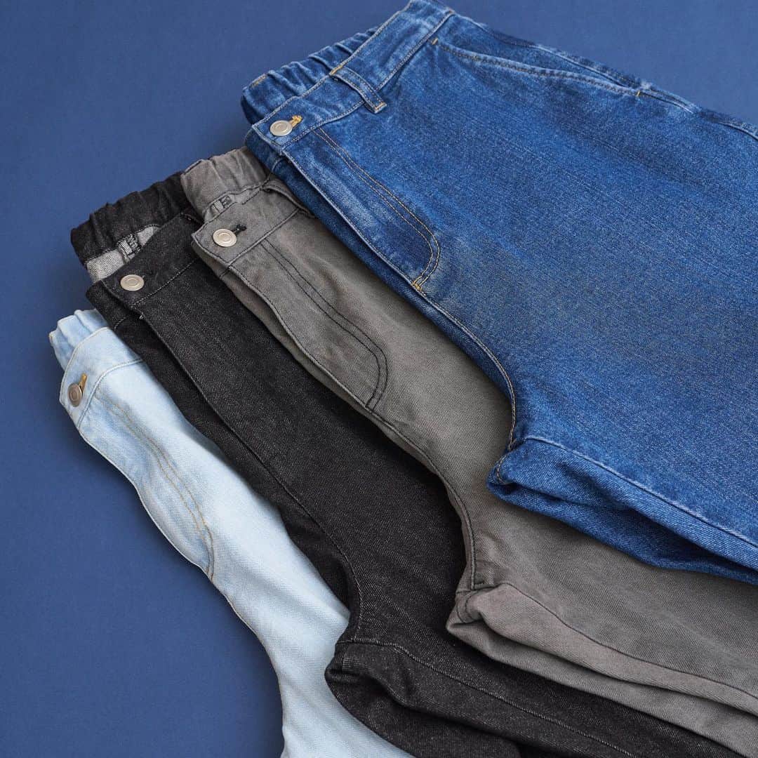 のインスタグラム：「new item  ✔︎デニムイージーワイドパンツ ¥3,299(tax in)  全体的に太くてゆったりしたラインでヒップから裾にかけて太いシルエットに。  #WEGO #ウィゴー #ボトムス #デニム #ワイドパンツ」