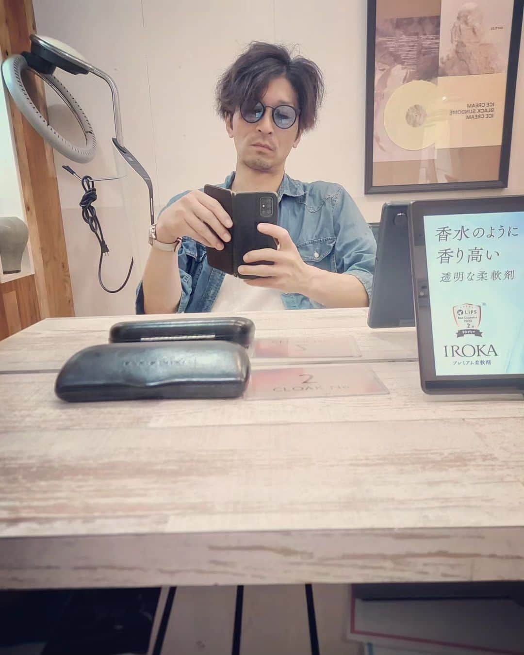 榎木智一さんのインスタグラム写真 - (榎木智一Instagram)「. . 伸びた髪を✂️  チョキチョキしてきました✂️  新井くんとの今日の会話は✂️  政治や✂️  やりたい事のための自分で考え行動できる人の違いとは✂️  など✂️  そんな話をしていた(笑)✂️  美容室で悩んでいたら、HONEY表参道店の新井くんを訪ねてみて👨👩✂️  ✂️Just be yourself✂️  #榎木智一 #俳優  #えのスタグラム #honey #美容院 #表参道 #店舗 #エロカット #エロパーマ #model #haircut #新井くん #美容師 #髭男子  #style #beautyparlor #japanese #actor#演員 #배우」9月22日 19時38分 - enoki.tomokazu