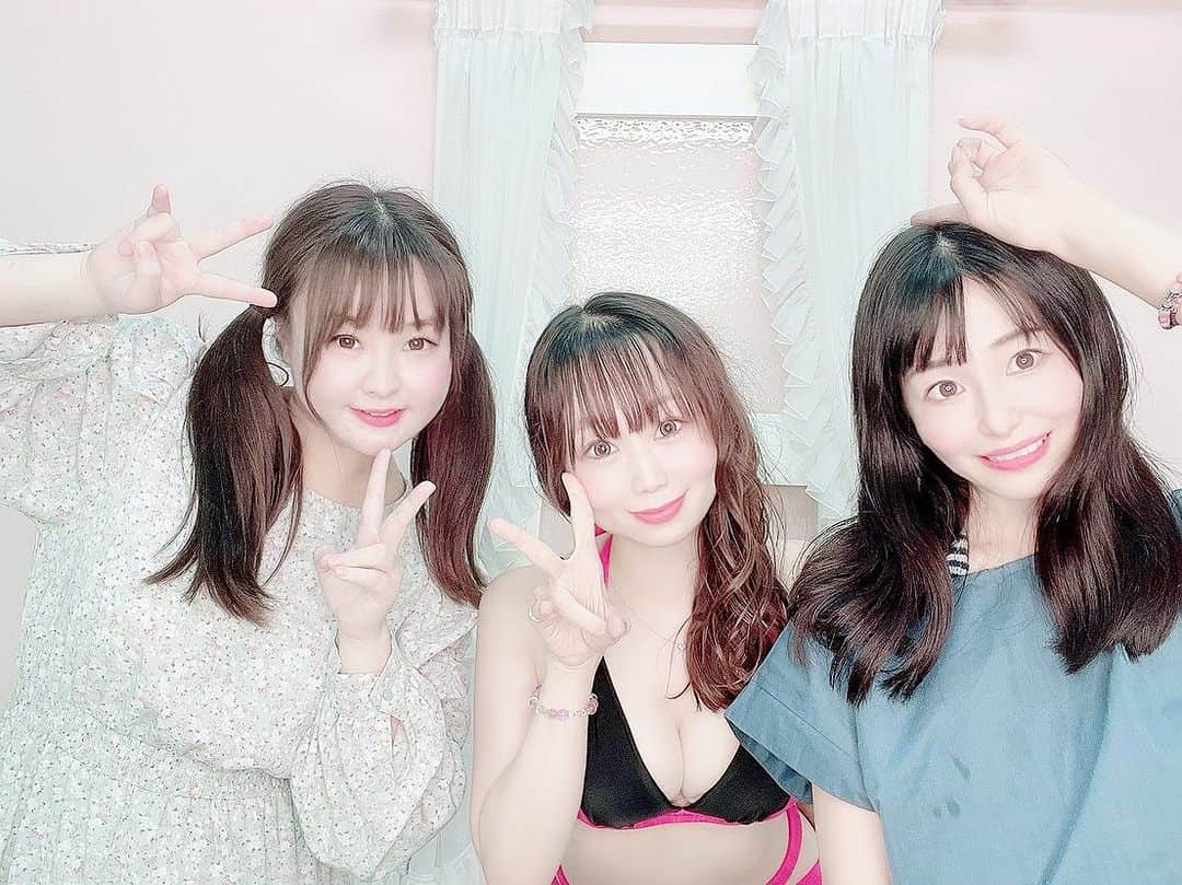 千咲まりのインスタグラム：「. りおちゃん＆きえたんと！！！📷  昨日はありがとうございました！🍧 まったり営業でしたがオープンから 駆け付けて下さった方も居て嬉しかったよ✨️ ご新規様、常連のお客様🫶🏻️ ドリンクとか沢山ありがとうございました💓 次回の出演は9/29予定です🙇‍♀️」