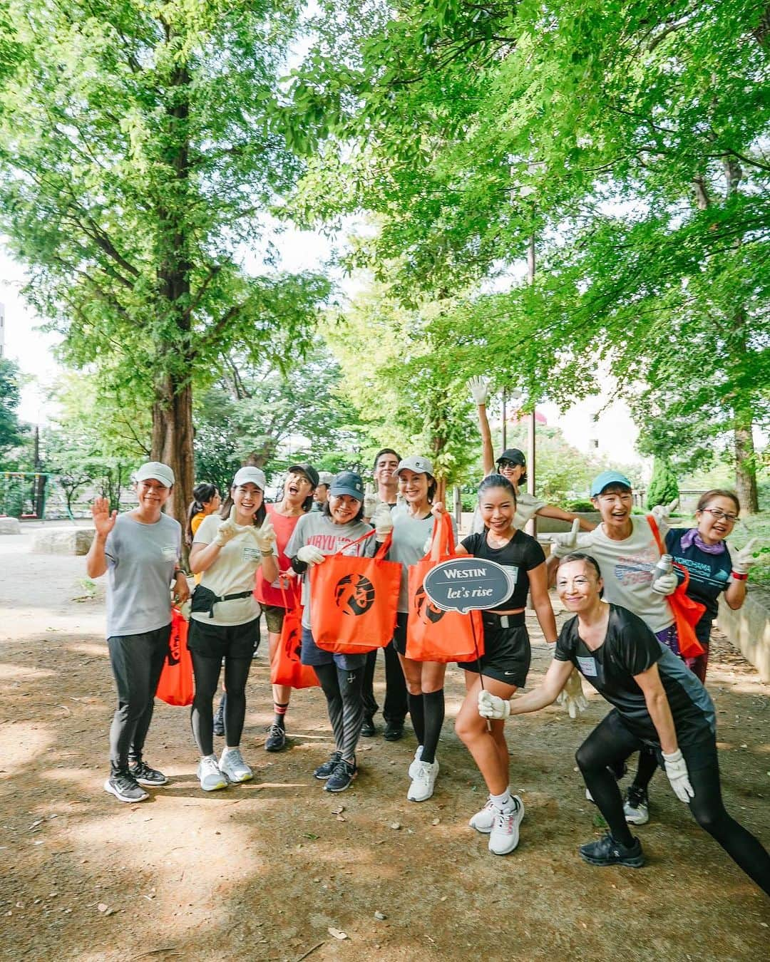 THE WESTIN TOKYO | ウェスティンホテル東京さんのインスタグラム写真 - (THE WESTIN TOKYO | ウェスティンホテル東京Instagram)「9月15日からスタートしたGLOBAL GOALS WEEKに合わせ、日本最大級のSDGs推進イベント「HAPPY EARTH FESTA 2023｜GLOBAL GOALS WEEK」の一環として、ホテルのMove Wellなグループランニング「runWestin」にクリーンアップの要素をかけ合わせたスペシャルイベント『runWestin “Plogging & Breakfast”』を開催しました。   プロギングジャパンの方にレクチャーいただき、協力し合ってゴミを拾いながらホテル周辺をジョギングした後は、ホテルのシェフがサステナブルな素材で作るEAT WELLな朝食タイムへ。終始笑顔が絶えないイベントとなり、楽しみながら人と地球にやさしいアクションについて考える朝のひとときとなりました。   定例イベント「runWestin with On」も毎月開催する予定ですので、ぜひお楽しみに！     #runwestin #ウェスティンホテル東京 #ランウェスティン #イートウェル #ムーブウェル #SDGs #westintokyo #runwestin #letsrise #running #jogging #GetReadyToRise #exercise #MoveWell #EatWell #SleepWell #wellbeing #health #gearlending #runningmap #HAPPYEARTHFESTA #Plogging」9月22日 19時48分 - westintokyo