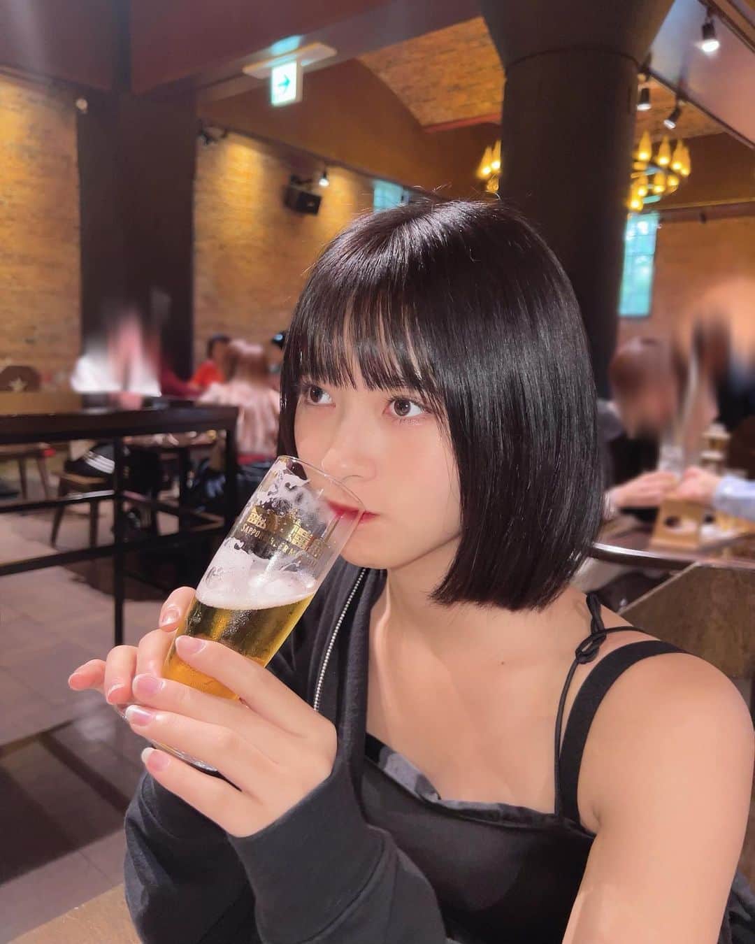 のインスタグラム：「ビール好きです 札幌クラシックおいしかった🍻  -  #札幌旅行 #北海道旅行 #日帰り旅行 #サッポロビール #サッポロビール園 #ビール女子 #ショートボブ #アイドル #japanesegirl #japaneidol #日本的 #sapporo #beerstagram」