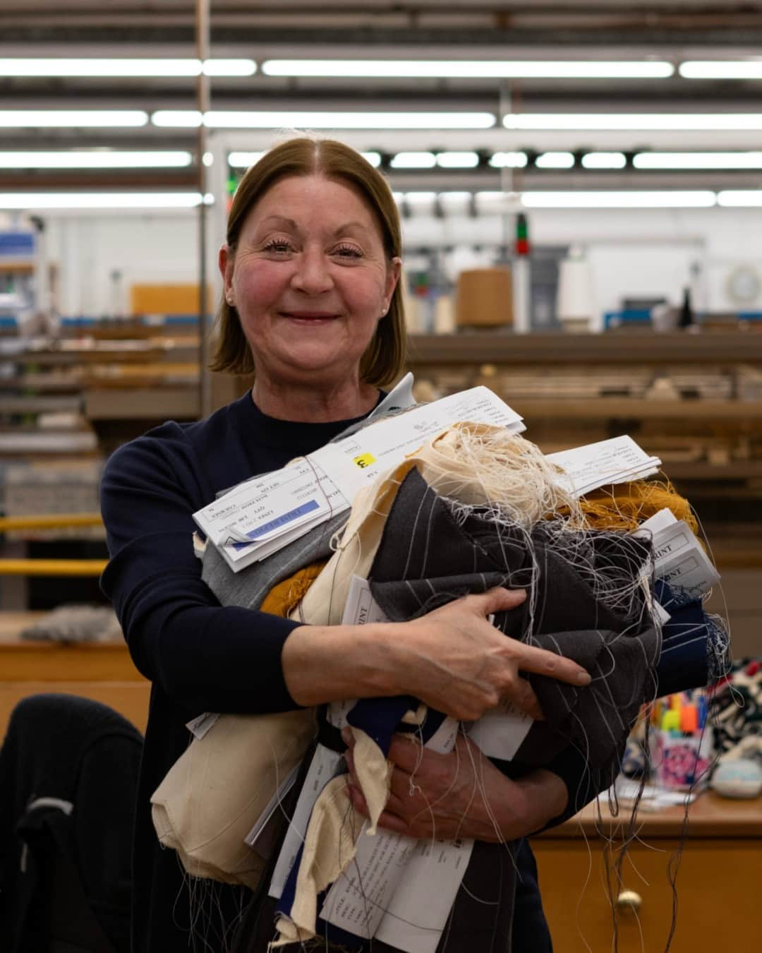 ジョンスメドレーのインスタグラム：「Meet the Maker.  Our Friday series continues where we introduce you to the incredible craftspeople making your John Smedley garments.  Sue works as a Trim Split in the Trims department.  Born and bred in Lea, where our mill is located, Sue has worked for John Smedley for over twenty-seven years, although she has worked for us in the past.  Sue describes her work: "The trims are basically what goes on the garments. For example, a collar, strapping to go around a cardigan for the buttons and buttonholes, or fabric that would go on inside a polo shirt or hooded tops.”  #johnsmedley #johnsmedleyknitwear #meetthemaker #craftsmanship #knitwear #sewingskills #luxuryknitwear #factoryfriday #madeinengland #derbyshiremill #classicknitwear #knitwearmaker #qualityknitwear #behindthescences #modernknitwear #classicknitwear #imakeyourclothes」