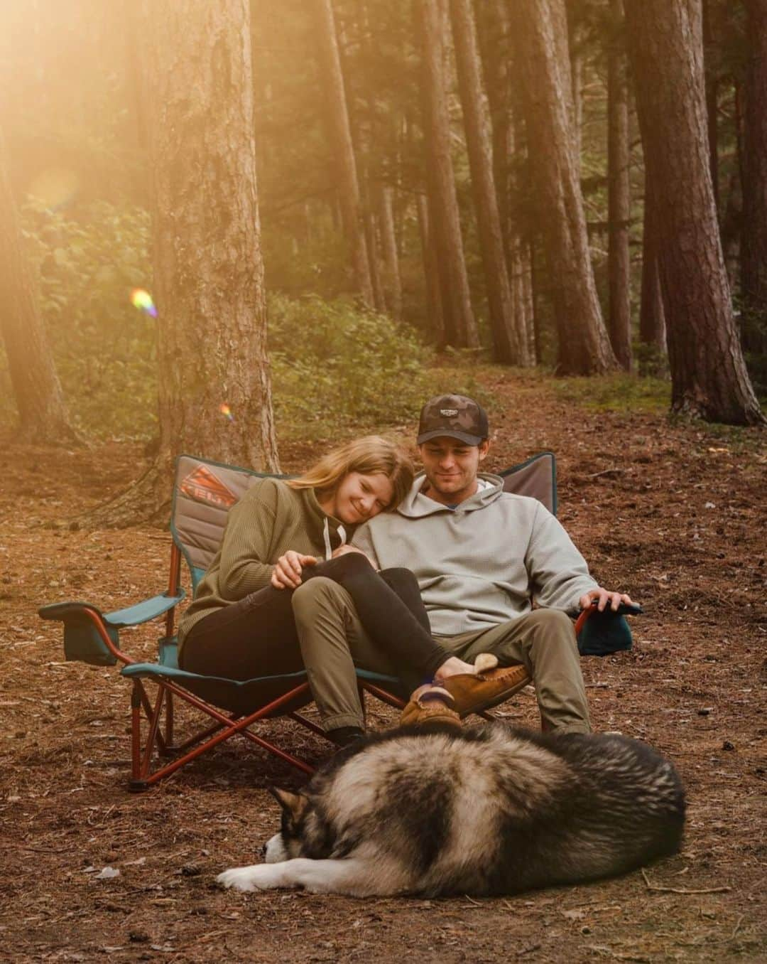 ケルティさんのインスタグラム写真 - (ケルティInstagram)「Something about being in your happy place, with your people, in your Kelty low loveseat just hits different. 🧡🌲😌🐶⁠ ⁠ Where's your outdoor happy place??⁠ ⁠ 📸 : @brittcummings⁠ ⁠ #keltybuilt #builtforplay #getoutside」9月22日 19時55分 - keltyusa