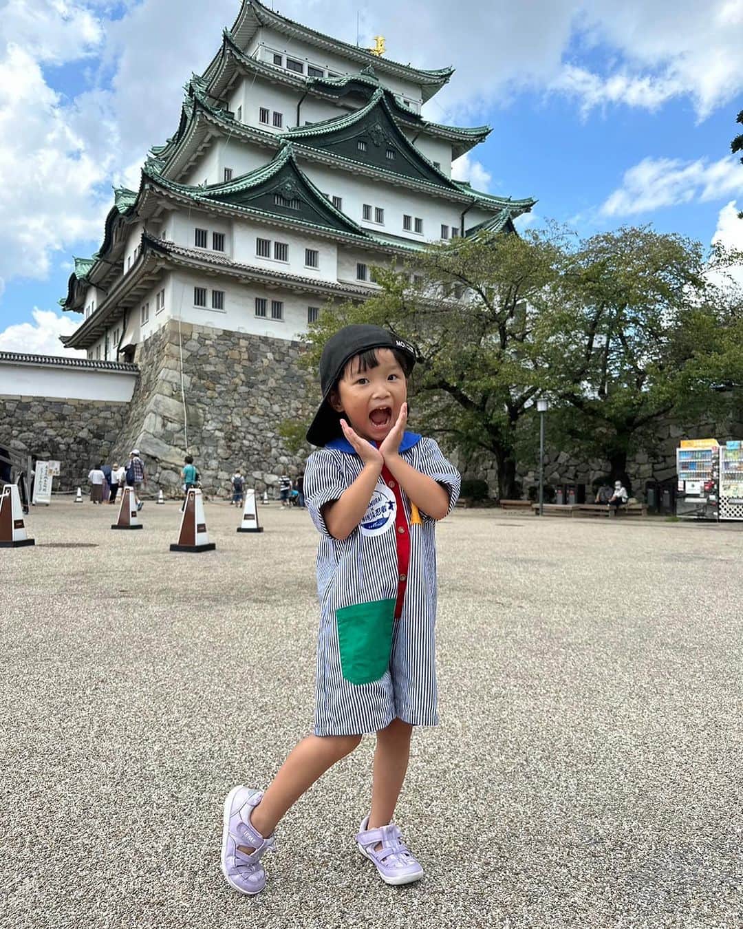 のインスタグラム：「名古屋城🏯 天守閣は工事中で入れませんでしたが、前田利家に会えました🥷  #村方乃々佳 #ののちゃん #ののかちゃん #ののちゃんねる #nonokamurakata #노노카 #NONOCHAN #名古屋 #名古屋城」