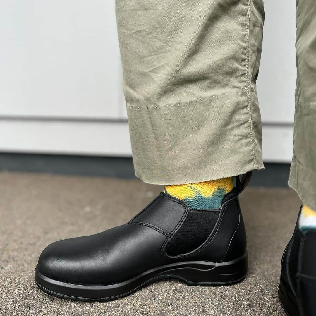 SUNDAY MOUNTAINさんのインスタグラム写真 - (SUNDAY MOUNTAINInstagram)「Blundstoneと Vibram社との共同開発から 生まれたALL-TERRAINシリーズにLOW CUTが登場！  防水性・高いグリップ力・クッション性を兼ね備える ALL-TERRAINシリーズ☔️ スニーカー感覚で履けるLOWCUTモデル。  ライフスタイルだけでなく、 アウトドアシーンでも 着用したい方にも オススメの商品となっております。 是非この機会にご覧くださいませ。  #THEGATE #sundaymontain  #blundstone  #ブランドストーン #allterrain」9月22日 20時09分 - sundaymountain