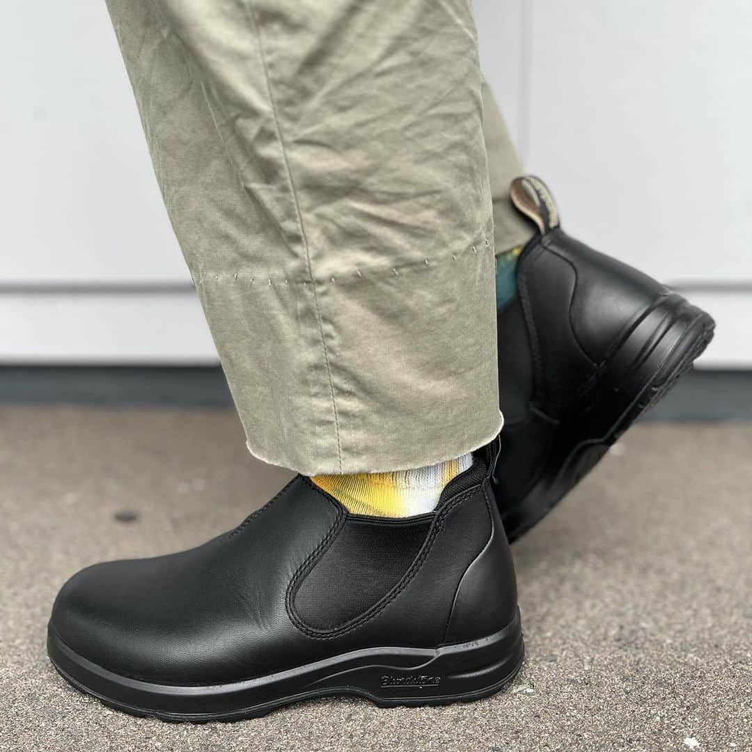 SUNDAY MOUNTAINさんのインスタグラム写真 - (SUNDAY MOUNTAINInstagram)「Blundstoneと Vibram社との共同開発から 生まれたALL-TERRAINシリーズにLOW CUTが登場！  防水性・高いグリップ力・クッション性を兼ね備える ALL-TERRAINシリーズ☔️ スニーカー感覚で履けるLOWCUTモデル。  ライフスタイルだけでなく、 アウトドアシーンでも 着用したい方にも オススメの商品となっております。 是非この機会にご覧くださいませ。  #THEGATE #sundaymontain  #blundstone  #ブランドストーン #allterrain」9月22日 20時09分 - sundaymountain