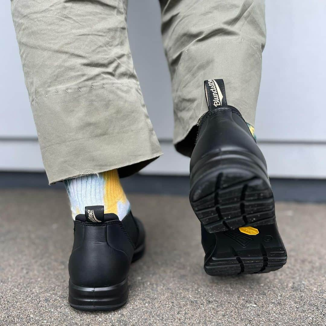 SUNDAY MOUNTAINさんのインスタグラム写真 - (SUNDAY MOUNTAINInstagram)「Blundstoneと Vibram社との共同開発から 生まれたALL-TERRAINシリーズにLOW CUTが登場！  防水性・高いグリップ力・クッション性を兼ね備える ALL-TERRAINシリーズ☔️ スニーカー感覚で履けるLOWCUTモデル。  ライフスタイルだけでなく、 アウトドアシーンでも 着用したい方にも オススメの商品となっております。 是非この機会にご覧くださいませ。  #THEGATE #sundaymontain  #blundstone  #ブランドストーン #allterrain」9月22日 20時09分 - sundaymountain