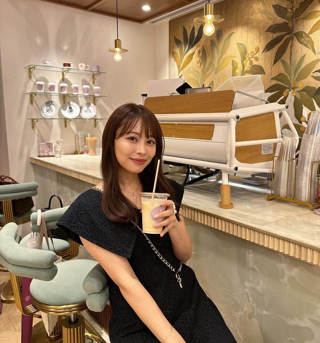 高木由梨奈のインスタグラム：「Her lip toのイベント💄♡ かわいいアウターをゲットしたよ〜！ 早く秋にならないかな🍂  ちなみに写真で着ているワンピースもHer lip to 🖤」
