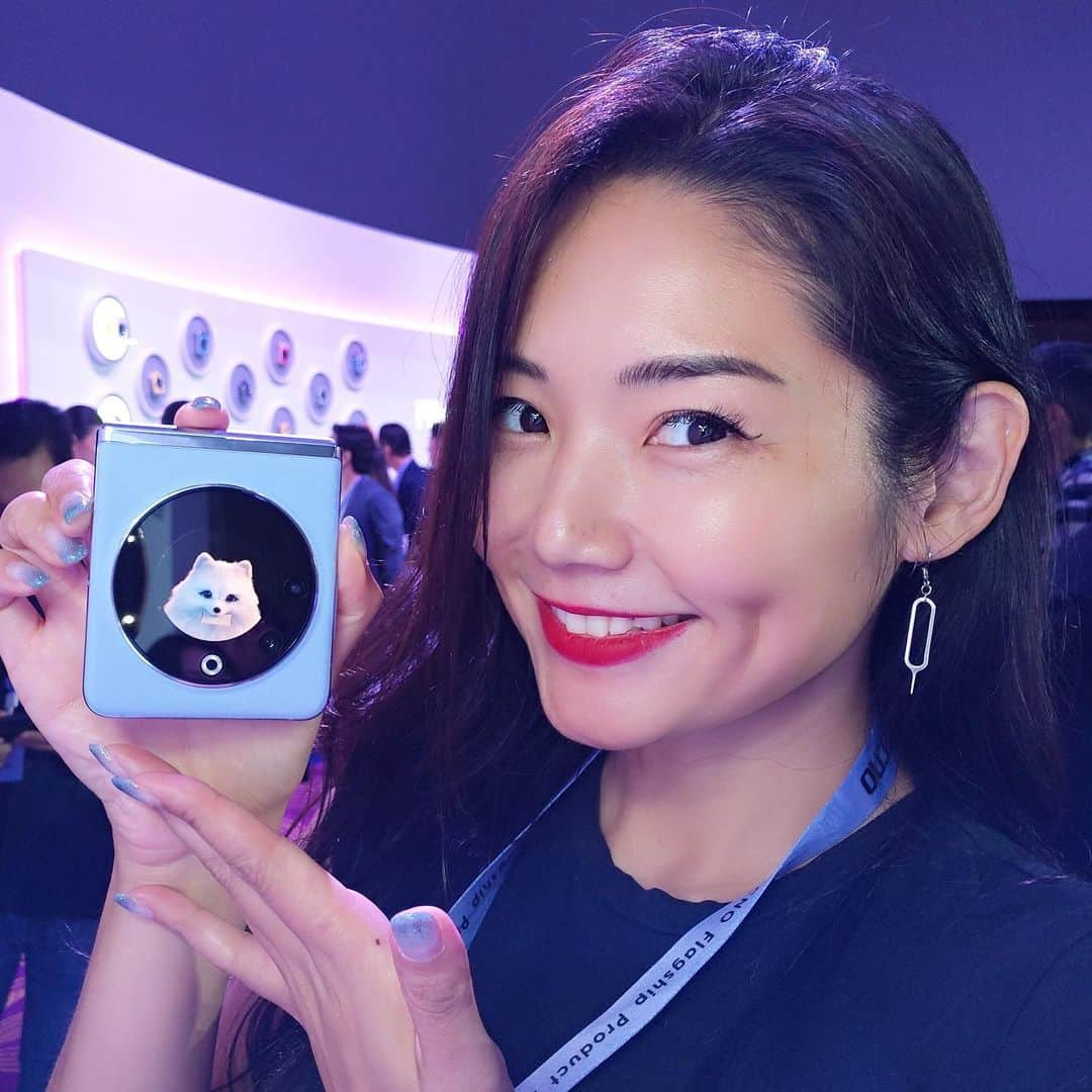 Ayanoのインスタグラム：「TECNO PHANTOM V Flip global launch in Singapore. @tecnomobile #PHANTOMVFlip5G #PerfectInPocket」