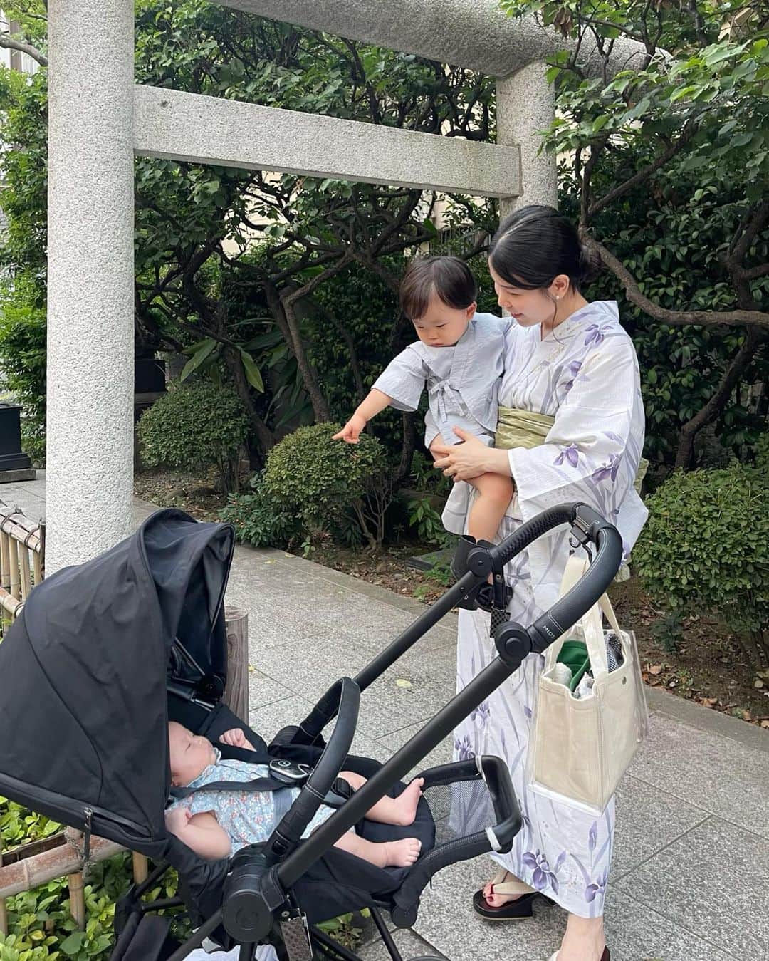 田中響子のインスタグラム：「今年は花火が見たい！と言い続けて 気がつけば9月が終わってしまいそう、、🥲  昨年も行けなかったから 息子にも初めての花火見せてあげたいなと。  今月で終わってしまうところが多いから 近場の花火大会探し中！ どこか良いところないかな〜🎇」