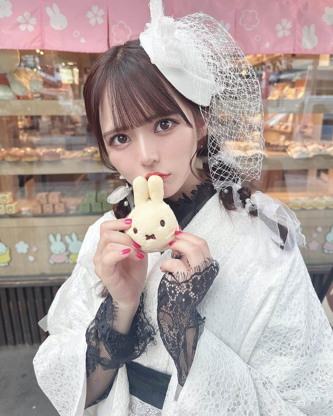 のインスタグラム：「ミッフィーパン(・ⅹ・）🍞 ずっとかわいいって思ってて やっと食べられたのー☁️  #嵐山#嵐山グルメ#嵐山カフェ #京都#京都#京都グルメ#ミッフィー#ミッフィーグッズ#ミッフィー桜ベーカリー#京都カフェ#着物#着物レンタル#嵐山観光#レース着物#浴衣#着物コーディネート#地雷」
