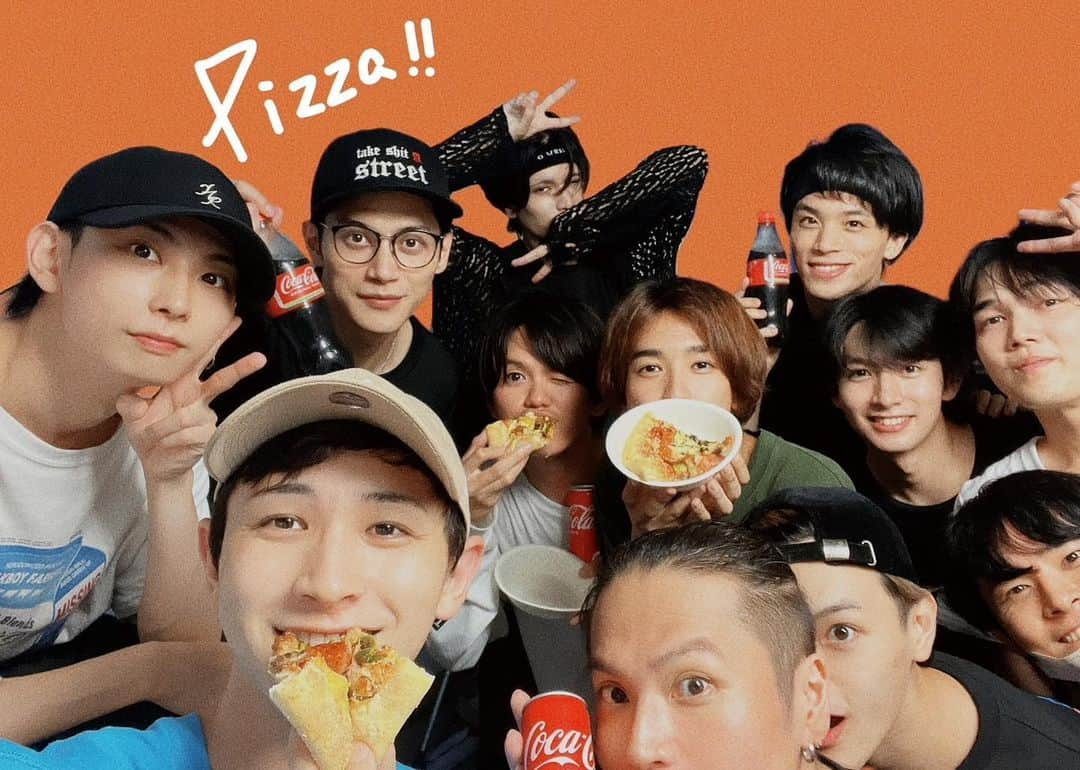 友常勇気さんのインスタグラム写真 - (友常勇気Instagram)「青山オペレッタ THE Stage pizza &coke 感謝😭✨✨ 活力になります😊👍♥️ #青山オペレッタ #青オペ #pizza #coke  #明日への活力 #ソーレ #皆に #感謝 #thankyou」9月22日 20時21分 - yuki_tomotsune