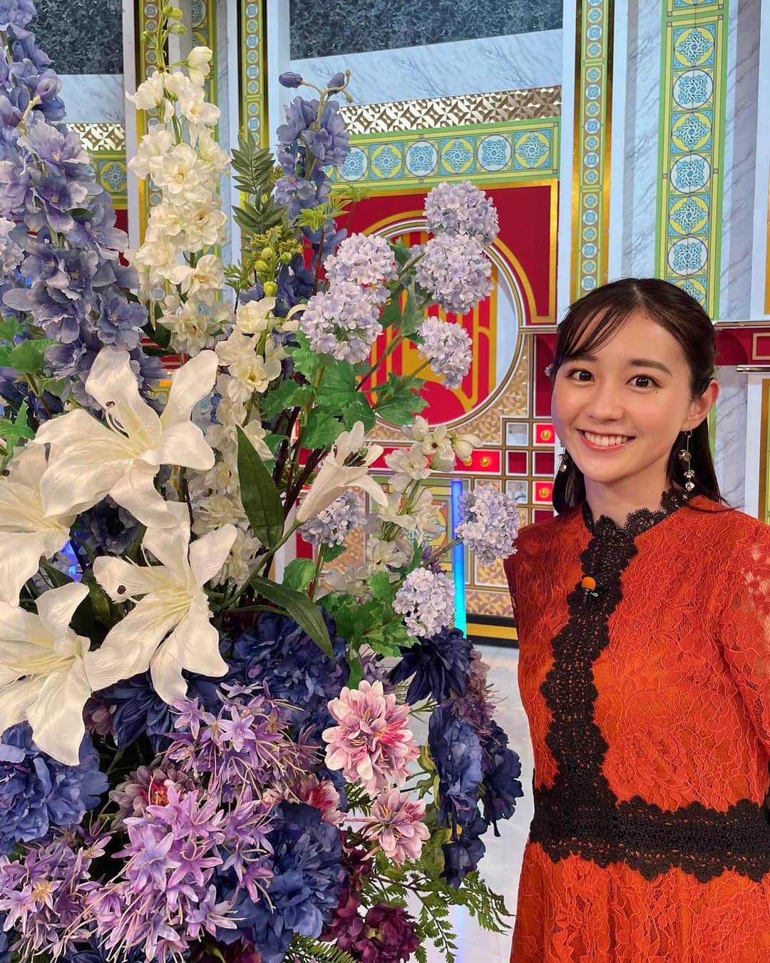 若林有子さんのインスタグラム写真 - (若林有子Instagram)「今夜の金スマはとっても豪華な1時間！  大沢たかおさん、玉木宏さん、江口洋介さん、笹野高史さんが 俳優論から休日の過ごし方まで、いろんなテーマで語り合います😊✨  セットもいつもと違う雰囲気でしたよ〜💐  ぜひご覧ください！  #金スマ  ワンピース: wildlily  パンプス: DIANA」9月22日 20時22分 - wakabayashiyuko_