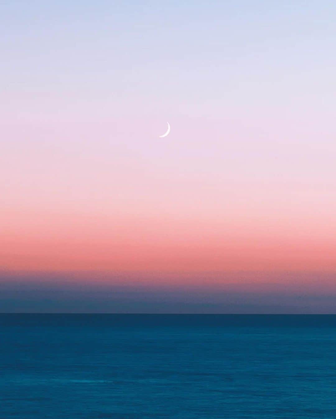 のインスタグラム：「ᨎᨎᨎ  ✳︎ ✳︎ ✳︎  A feeling that summer is coming to an end...」
