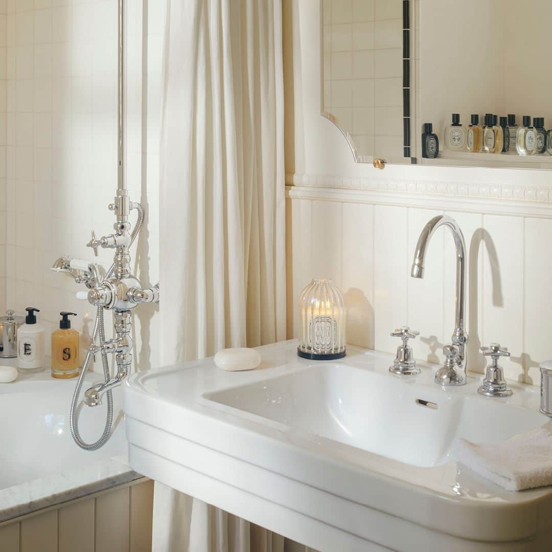 ディプティックのインスタグラム：「Time flows differently… …when you're in the bath. A precious moment, a peaceful interlude. With Diptyque's body care products, enhance both pleasure and positive effects. #Diptyque」
