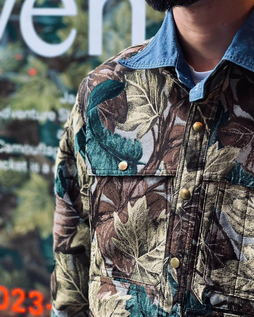 のインスタグラム：「・ BEAMS PLUS RECOMMEND.  ＜BEAMS PLUS＞  Polyester Camouflage Jacquard Adventure Shirt.  BEAMS PLUS standard adventure shirt. This season, real tree camo is expressed in jacquard weave. The three-dimensional depth of the expression has an elegant atmosphere. The polyester material is comfortable to wear.  ---------------------------------------------------  ビームスプラス定番のアドベンチャーシャツ。今シーズンはリアルツリーカモをジャカード織りで表現。立体的な奥行きのある表情は上品な雰囲気。ポリエステル素材で着心地も快適です。  #beams #beamsplus #beamsplusharajuku  #harajuku #tokyo #mensfashion #mensstyle #stylepoln #menswear」