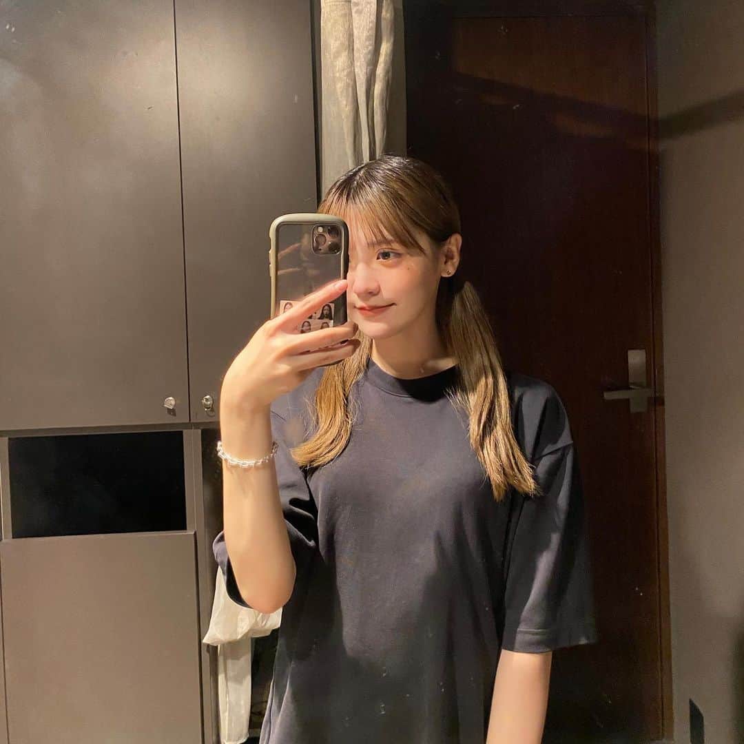 砂糖桃のインスタグラム：「雨やだね~🥲  最近パーソナルジムに通い始めたよ✨ 引き締まった美ボディー目指す🥹❕ 筋肉全然ないからこれから頑張るぞ💪 @ryuki__1226   . #パーソナルジム #筋トレ」