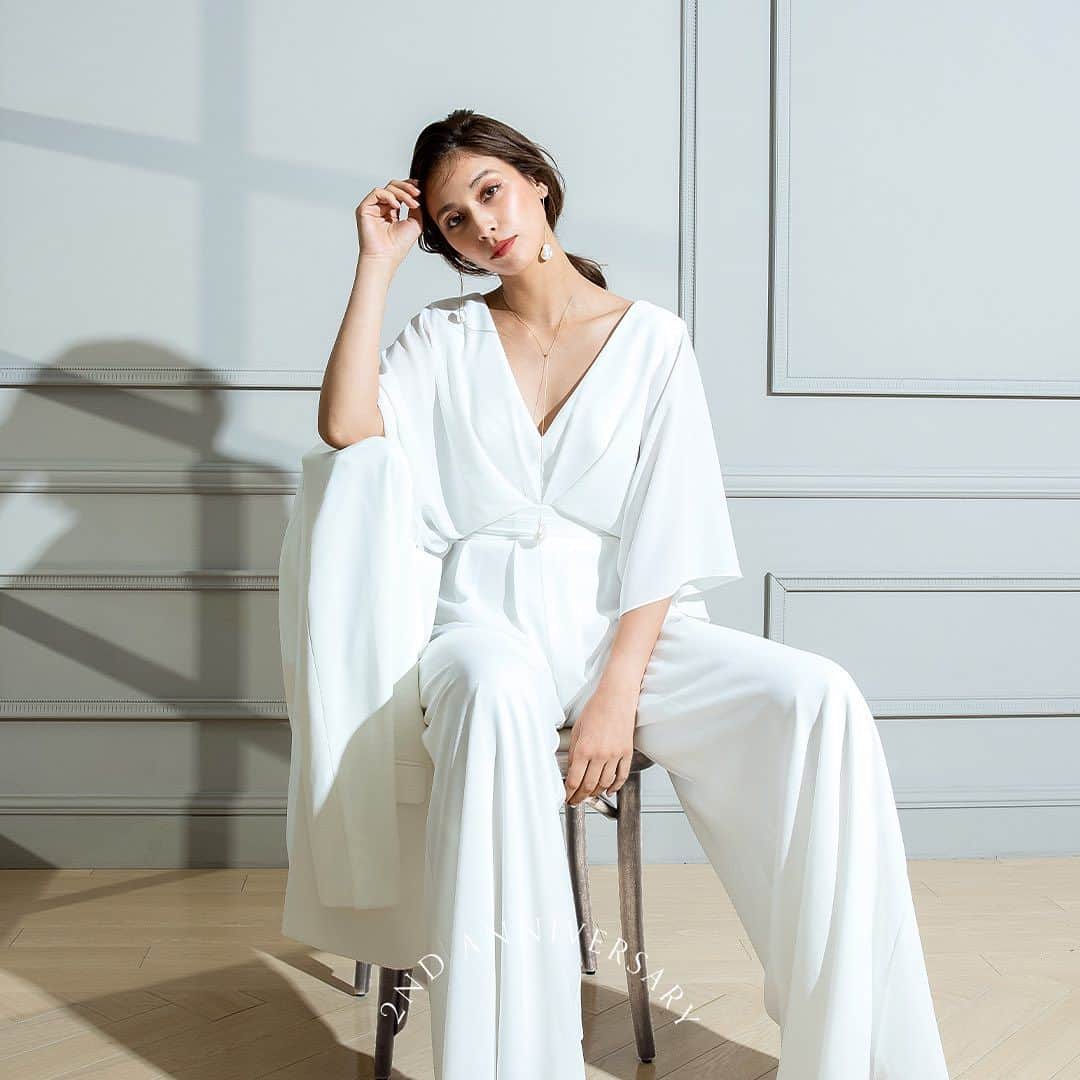 Magnolia Whiteのインスタグラム：「・ 【MAGNOLIA WHITE nagoya anniversary fair】  皆様のおかげで、2023年9月23日でMAGNOLIA WHITE nagoyaは2周年を迎えます。    オープン以来、東海地方のお客様にもMAGNOLIA WHITEのドレスを沢山お召しいただき大変嬉しく思います。    日頃の感謝を込めMAGNOLIA WHITE nagoyaにて、anniversary fairを開催いたします。  フェアでは、バイイングしたGalia Lahavの最新作ドレスも発表いたします。  期間:2023.9.23(土) -10.22(日)    今回のフェアにてご成約のお客様に限り、特別な特典もご用意いたしました。    1. ブライダルジュエリー15%OFF  2.ファッションジュエリー10%OFF  3.フォトプランご決定の際、レンタル小物5万円OFF     また、10/7.8.9の3日間は 撮影体験、ヘアメイク体験のイベントを予定しております。  この機会にぜひMAGNOLIA WHITE nagoyaへお越しくださいませ。  TEL 052-971-2777 平日11:00-18:00／土日祝日10:00-19:00 火曜定休（祝日除く／完全予約制） 〒460-0003 愛知県名古屋市中区錦3-24-24 錦324ビル10F  問い合わせフォーム：プロフィールのリンクツリーよりご確認ください @magnoliawhite_official」