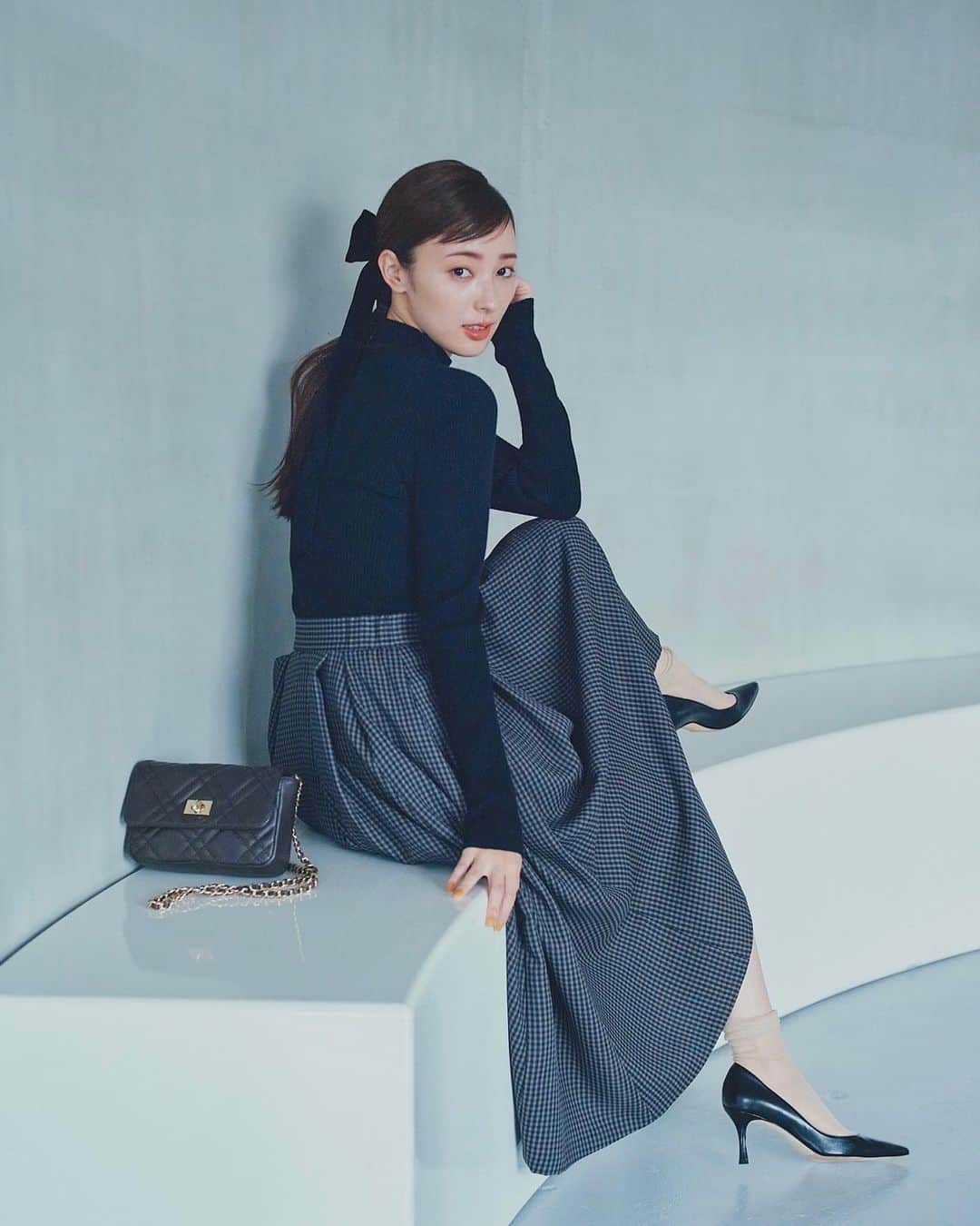 宮本茉由のインスタグラム：「.  "ONWARD CROSSET MAG"  @kumikyoku_jp  @onwardcrosset   是非チェックしてみてください🩶」