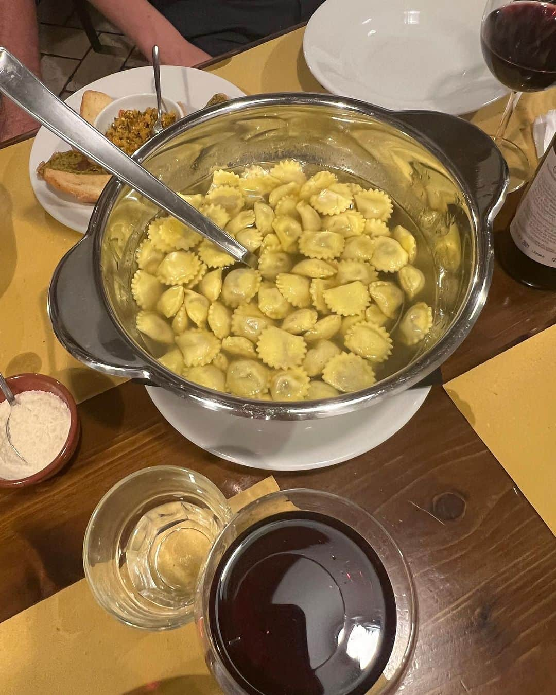 ソフィア・ブッシュさんのインスタグラム写真 - (ソフィア・ブッシュInstagram)「The pictures never do the pasta any justice … 🇮🇹🫶🏼」9月22日 20時37分 - sophiabush