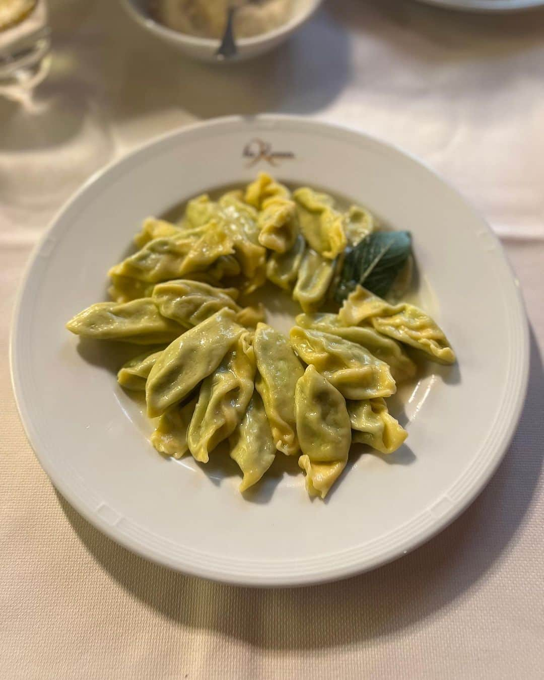 ソフィア・ブッシュさんのインスタグラム写真 - (ソフィア・ブッシュInstagram)「The pictures never do the pasta any justice … 🇮🇹🫶🏼」9月22日 20時37分 - sophiabush