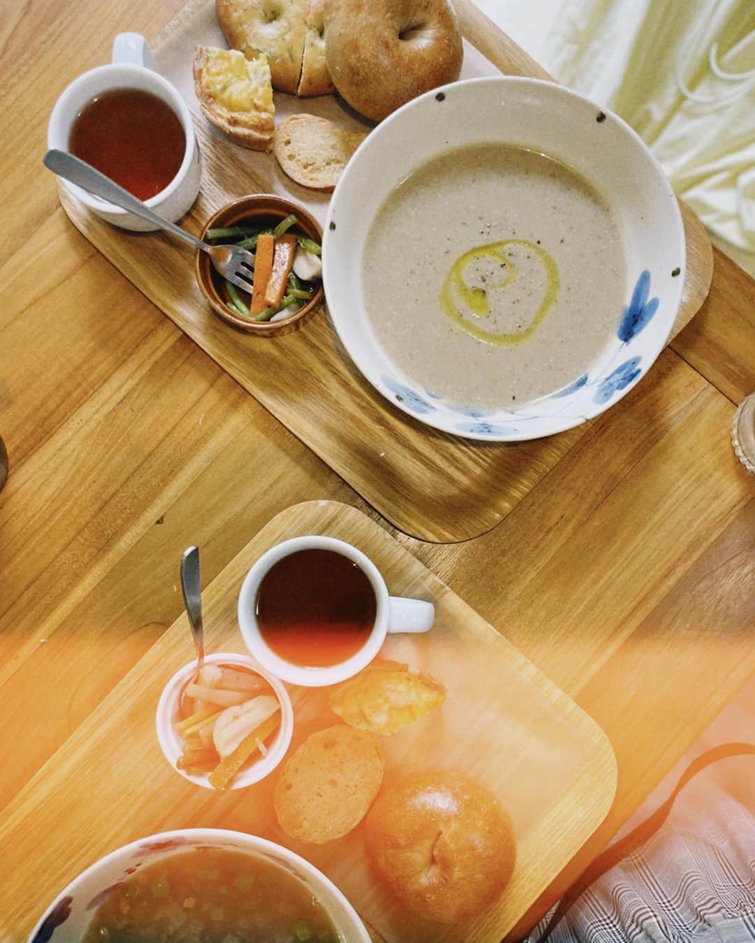 日下部ゆいこのインスタグラム：「. . potage . 奥沢駅にあるポタージュ屋さん。 ずっと気になっていて やっと行けました。 . . 好きなスープと 好きなパンと 好きなドリンクをセレクト。 . 種類も豊富で美味しかった♡ . . また行きたいお店が増えました。 . . #ポタージュ#potage#soup#lunch#スープ#ランチ」