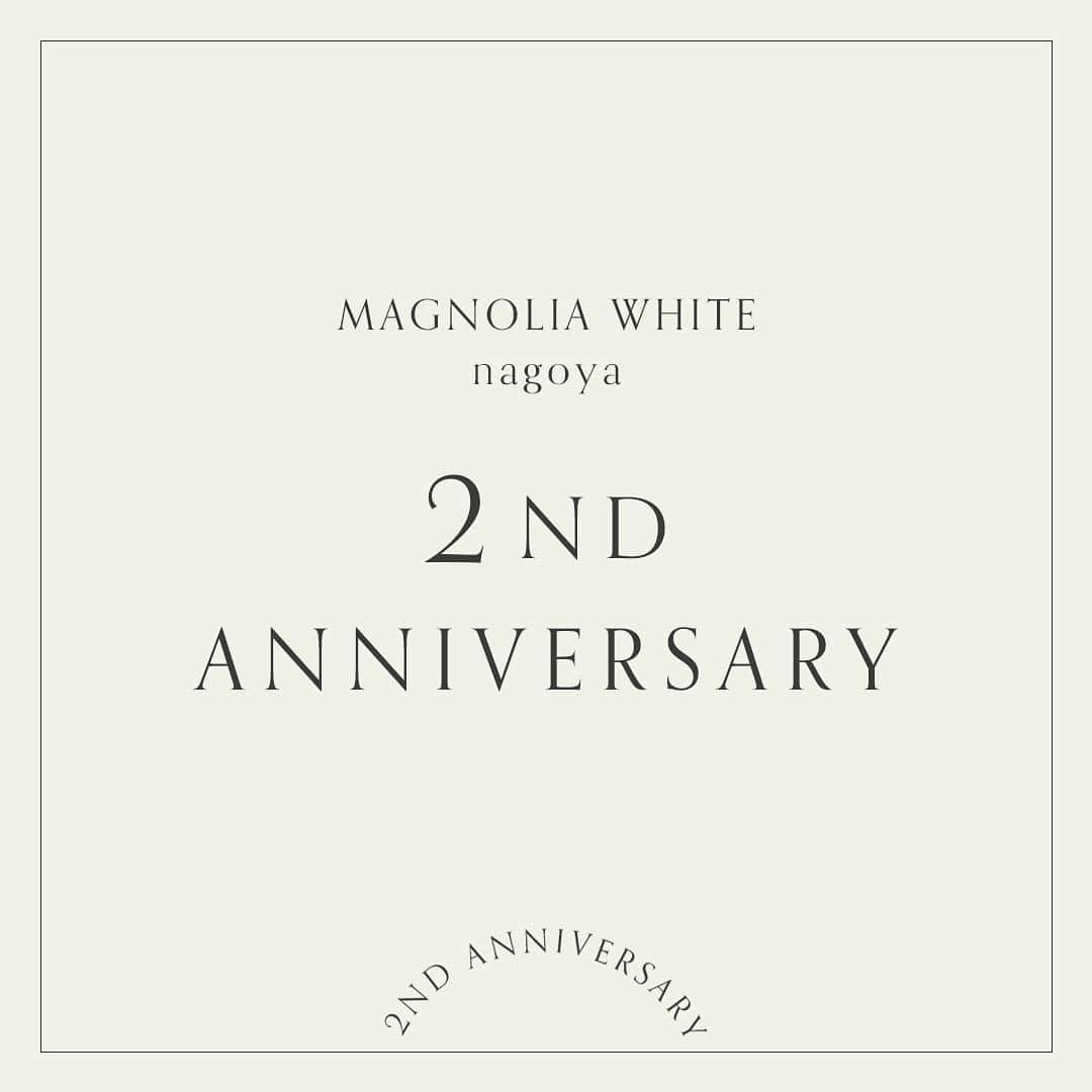 Magnolia Whiteさんのインスタグラム写真 - (Magnolia WhiteInstagram)「. 【MAGNOLIA WHITE nagoya EVENT】  皆様のおかげで、2023年9月23日でMAGNOLIA WHITE nagoyaは2周年を迎えます。    日頃の感謝を込めMAGNOLIA WHITE nagoyaにて、anniversary fairのイベントを開催いたします。     日程:2023.10.7(土)・8(日)・9 (月祝)    ▽イベントコンテンツはこちら▽ 【2023.10.7(土)】 ・MAGNOLIA WHITE JEWERYダイヤモンドティアラ試着会  【2023.10.8(日)】 ・MAGNOLIA WHITE JEWERYダイヤモンドティアラ試着会 ＊フォトグラファー来店　撮影体験  【2023.10.9(月祝)】 ・MAGNOLIA WHITE JEWERYダイヤモンドティアラ試着会 ＊ヘアメイクアップアーティスト来店　ヘアメイク体験  ドレスご成約の方に限り、下記特典もご用意しています。   ・ファッションジュエリーのギフト(デザインはお問い合わせください) ※先着10名様   この機会にぜひMAGNOLIA WHITE nagoyaへお越しくださいませ。  TEL 052-971-2777 平日11:00-18:00／土日祝日10:00-19:00 火曜定休（祝日除く／完全予約制） 〒460-0003 愛知県名古屋市中区錦3-24-24 錦324ビル10F  問い合わせフォーム：プロフィールのリンクツリーよりご確認ください @magnoliawhite_official」9月22日 20時48分 - magnoliawhite_official