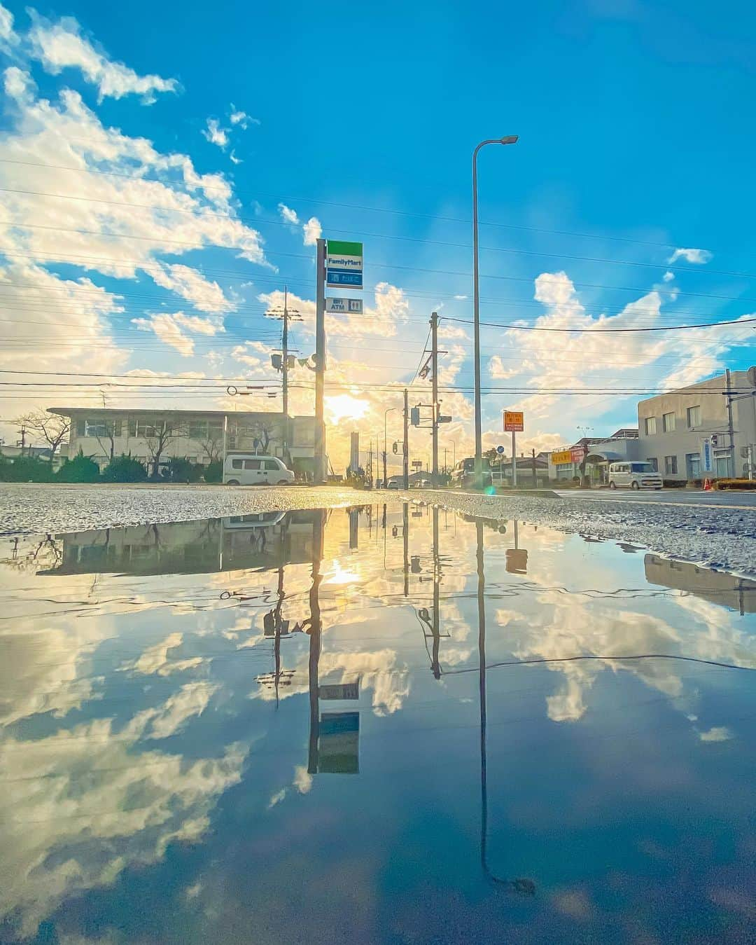 Shotaさんのインスタグラム写真 - (ShotaInstagram)「日常の中にある絶景  A spectacular view in everyday life  写真集「何気ない日常をアニメチックに。」Amazon販売中です！ 気になってくださった方は、プロフィールのハイライトよりリンクをご確認いただければと思います！！  Photo book, "Animating the Uncommon Everyday." Now on sale at Amazon!  If you are interested, please check the link from the highlight in my profile!  #アニメチック  #japan #photography #photo #lightroom #blue #kf_gallery #raw_japan #japangem #photo_shorttrip  #photo_travelers  #japan_bestpic_  #japan_photogroup  #japantravelphoto  #lovers_nippon  #best_photo_japan  #photo_map  #5min_japan #look_japan  #tabispo #total_japan #thelifejapan #雲フェチクラブ」9月22日 20時51分 - shota.mebakuro