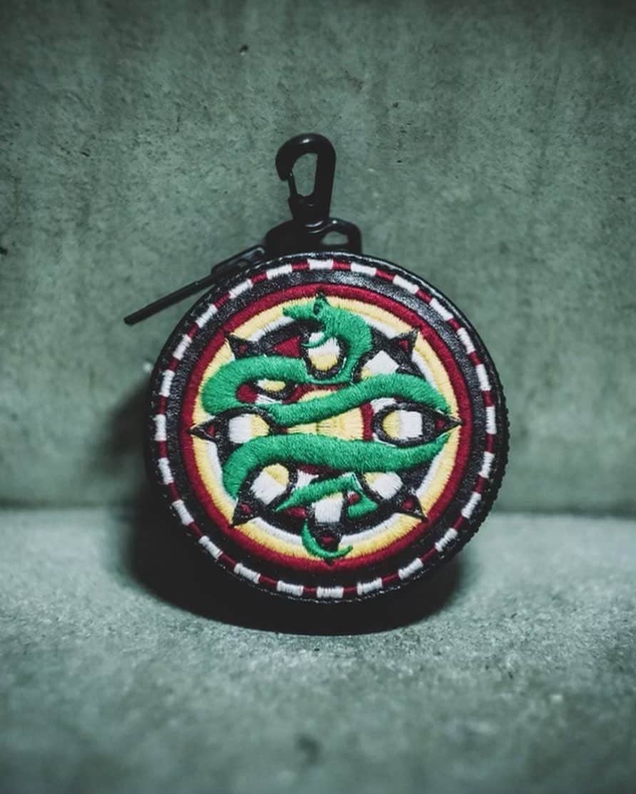 ブラックミーンズのインスタグラム：「⠀ 《blackmeans × Zepanese Club》 Leather Coin Case  ・ Guerrilla Release  【instore】 09.23（sat）12pm JST at IMA:ZINE @imazine_osk   ・ 《blackmeans》の代表作のひとつであるレザーコインケースの民族刺繍に、《Zepanese Club》を象徴する蛇が巻き付いた模様を刺繍したスペシャルピース。  ¥26,400（tax in）  ・ @blackmeans_official  @zepanese_club   @verdy  @taniatsuhito   ・ #blackmeans #zepaneseclub  #verdy  #imazine #imazine_6th_anniversary」