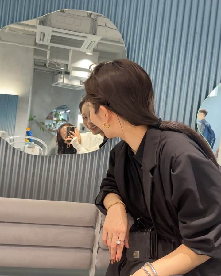 のインスタグラム：「@lpdgem.official  秋のアイテムが着れる気候になってきて嬉しいです。 みなさま昨日もたくさんのご注文ありがとうございました。 （こちらのパンツBKは完売しております🙇‍♀️）  シンプルなものが少しずつ増えてきて アイテムの良さを伝えられてないんじゃないかなって不安な気持ちもあったので嬉しいです🥲  久しぶりに色々と煮詰まっていたのですが、 考えていることを話す人が周りにいて 自分の心と頭の中を整理する時間が出来たので また少しずつ進めそうです✊  エンジン全開！にならない日もあるのでゆっくり。」