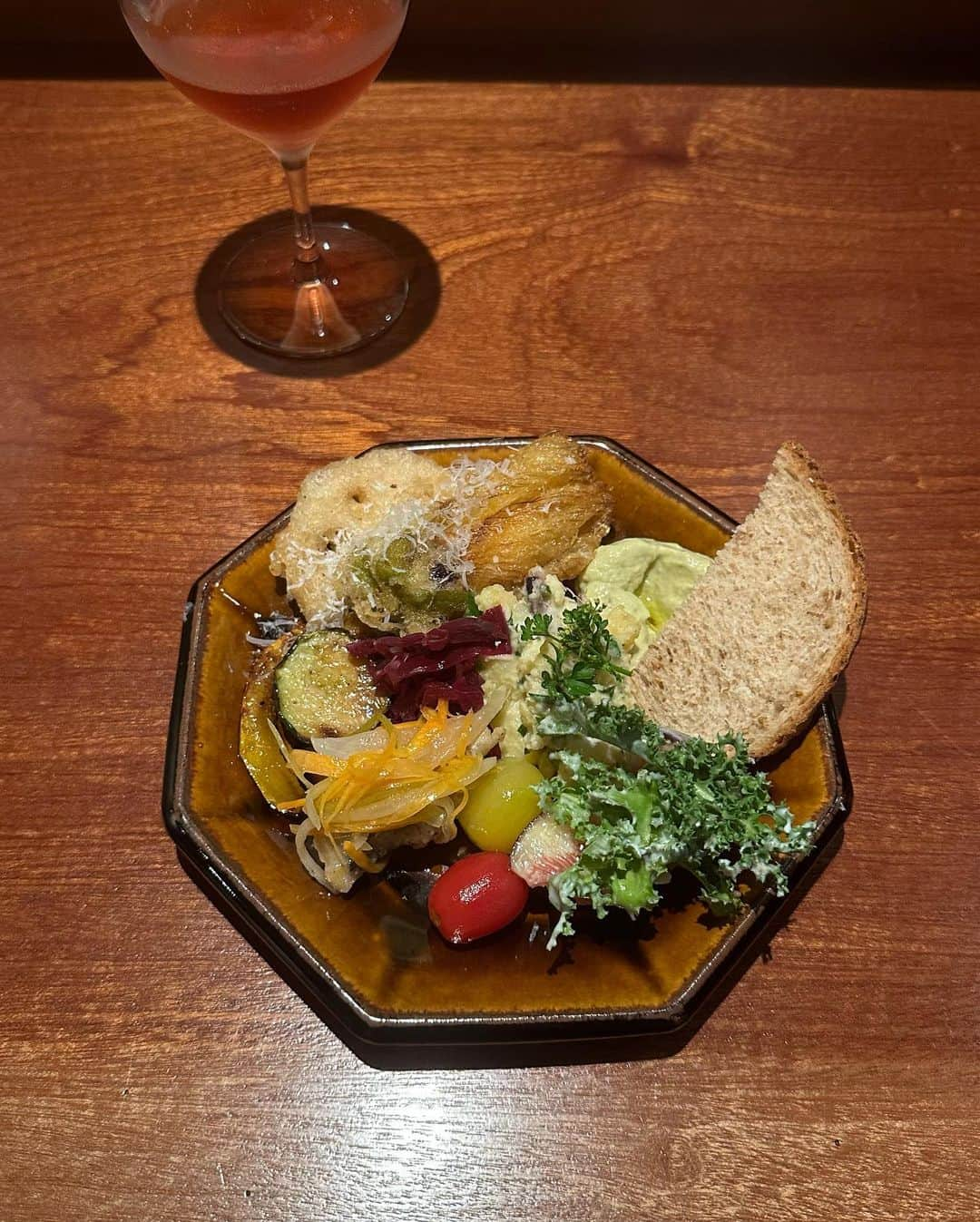 西村彩香さんのインスタグラム写真 - (西村彩香Instagram)「.  @drizzle_kobe 🍽🍷  が移転してから1周年とゆーことで 期間限定のアラカルトメニュー👏  そして今日は35年間生きてきて No.1ハンバーグに出会った記念日👑 2023.9.22✍️  1周年おめでとうございます㊗️  #訳あって2日連続 #どんだけ好きやねん  #神戸ディナー #神戸ランチ #神戸レストラン #kobedinner  #kobe lunch」9月22日 20時55分 - leimoni_n