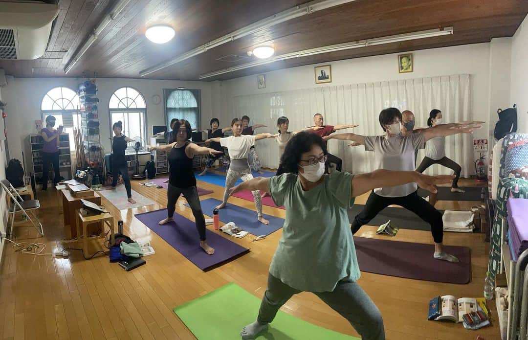 Ken Harakumaのインスタグラム：「四国香川県高松市IYC四国スタジオ開催、ケンハラクマの「ゆるやかヨガ指導者養成講座」楽しく安全に行うヨガプログラム無事終了❣️ ご参加いただいた皆さん、ありがとうございました🙏🙏🙏 @international_yoga_center  #ゆるやかヨガ  #ヨガ指導者養成講座  #ケンハラクマ」
