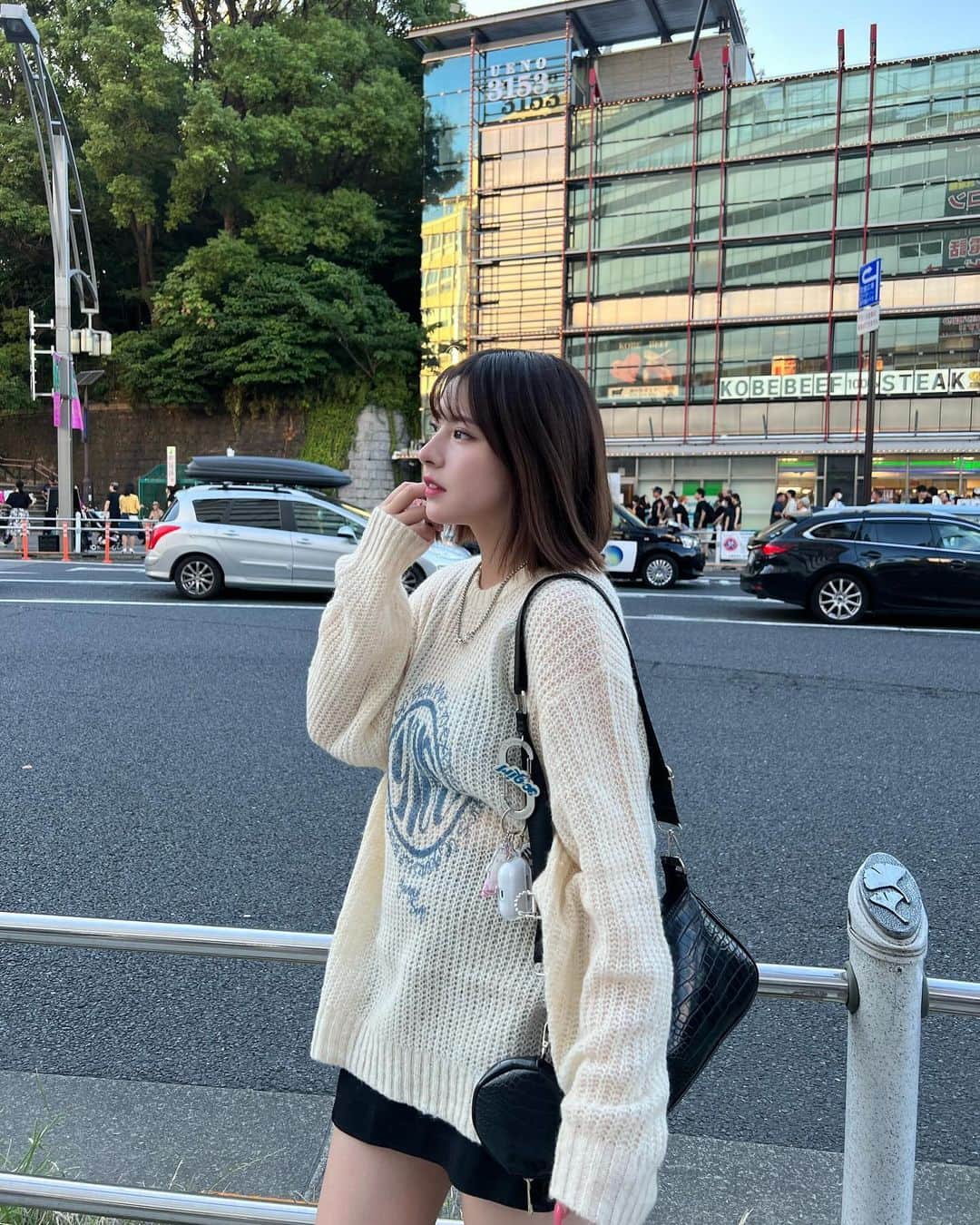 関さくらのインスタグラム：「🎧🩵 冬の季節が1番すきだからもうニット着ちゃった〜〜‪‪🌨 @younger__song の新作だよっ！！！」