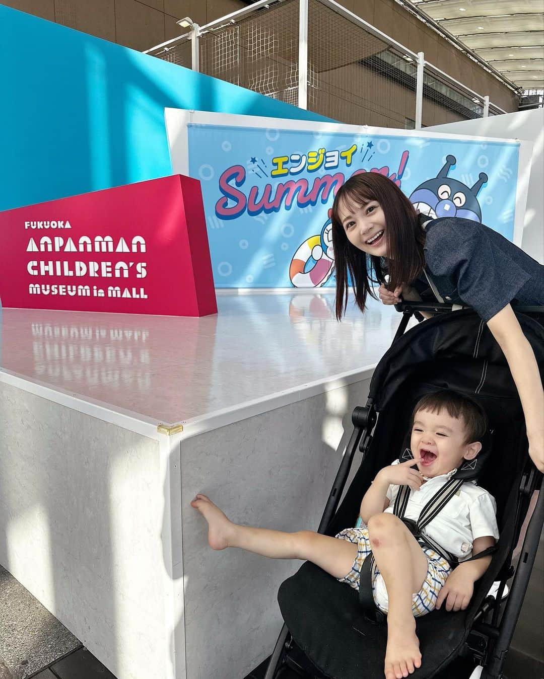 のインスタグラム：「福岡に行った時の✈️ 2泊3日で 毎日アンパンマンミュージアムへ行ってました‼︎😂  1番福岡アンパンマンミュージアムが大きいのかな？広々駆け回ってて最高でした‼︎  モツ鍋屋さん美味しかったなぁ🍲 お子との生活だと今の年齢 中々鍋食べれないから 嬉しかった〜‼︎ 写真見てたら火鍋とかきのこ鍋とか食べにいきた〜い！お腹すいた〜  帰りは空港でやっとラーメン🍜も食べれました👏 もっと食べまくりたかったなぁ〜😂（妊娠糖尿病、初期で色々ショックで食べれなかった💦） 妊娠中1番遠い遠征はこれが最後かな☺️  福岡で全おしゃぶりを落として1歳8ヶ月の日におしゃぶりを卒業しました！やっぱあると凄い夜とか楽だなとなる時もあるけど、、🥺1ヶ月なんとか使わずいれた👏  #アンパンマンミュージアム」