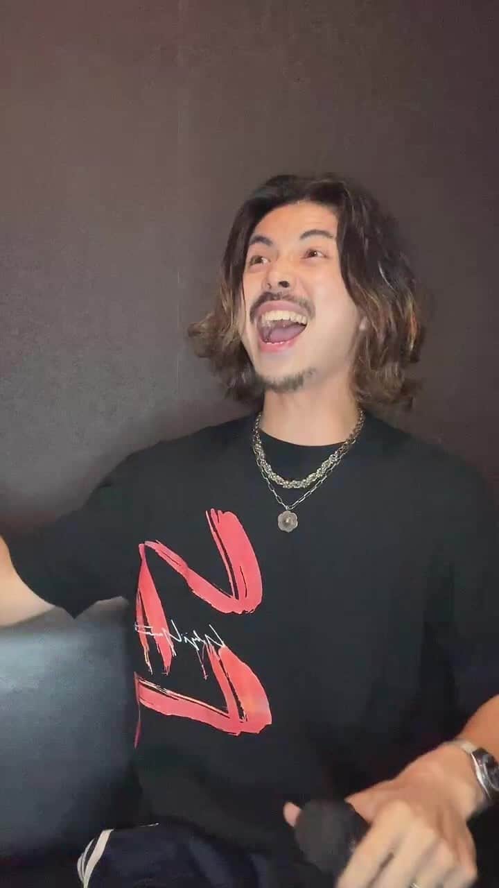 Snugs(スナッグス)のインスタグラム：「リレー配信ラスト橋場 19:00からスタートしたメンバーリレー配信 ありがとうございました🙏🙏 #Snugs」