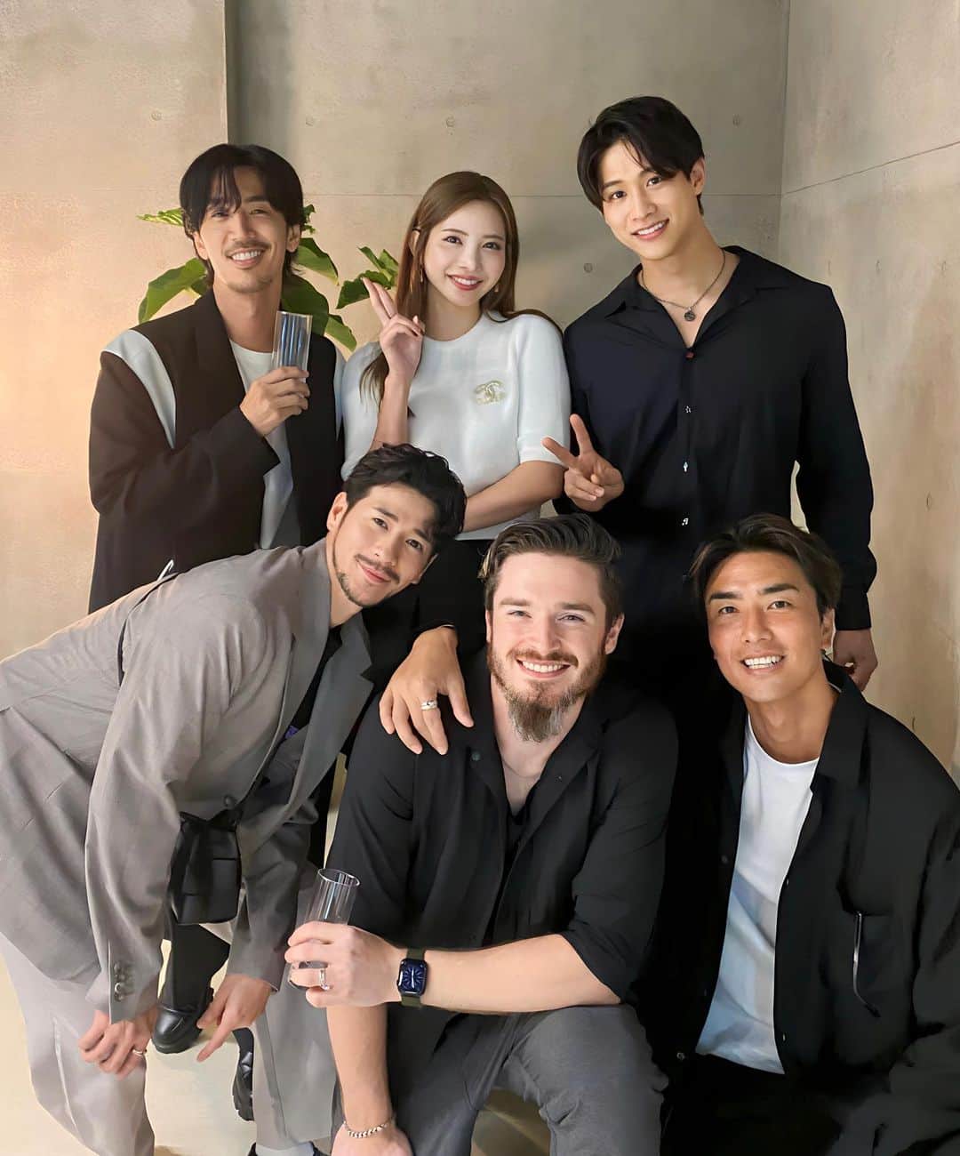 阿部大輔のインスタグラム：「イベントにてバチェロレッテ1、2メンバーと🌹 いつ会っても話に花咲くし落ち着くね！！ 楽しかった良き一日😊 ㅤㅤㅤㅤㅤㅤㅤㅤㅤㅤㅤㅤㅤ」