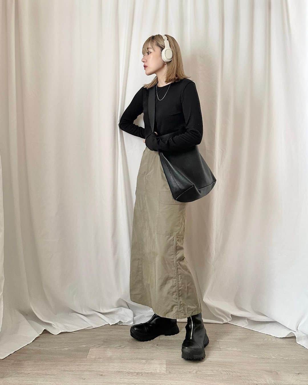 かほこ。のインスタグラム：「ㅤㅤㅤㅤㅤㅤㅤㅤㅤㅤㅤㅤㅤ ㅤㅤㅤㅤㅤㅤㅤㅤㅤㅤㅤㅤㅤ top & skirt : #gu bag : #efole boots : #crieconforto ㅤㅤㅤㅤㅤㅤㅤㅤㅤㅤㅤㅤㅤ 上下GUのプチプラ秋コーデ🍁 ㅤㅤㅤㅤㅤㅤㅤㅤㅤㅤㅤㅤㅤ どっちも限定価格でめちゃ安かったけどとってもお気に入り❣️ ㅤㅤㅤㅤㅤㅤㅤㅤㅤㅤㅤㅤㅤ #kaho_fashion」