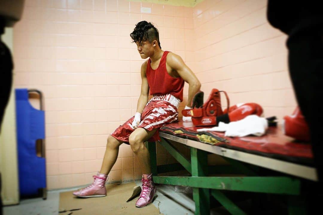 のインスタグラム：「2007年、和毅のメキシコでのアマチュア戦績は32戦30勝1敗1無効試合。週1試合ペースの時もあれば、週3試合ペースもあったみたい。短期間でこれだけの実戦をこなしたボクサーは和毅しかおらん。そして2008年からプロに転向する。  @tomokikameda  #3150fight vol.7 #拳闘士はゲンコツで語る @大田区総合体育館 開場:13時/開始:14時 ABEMA全試合無料生中継」