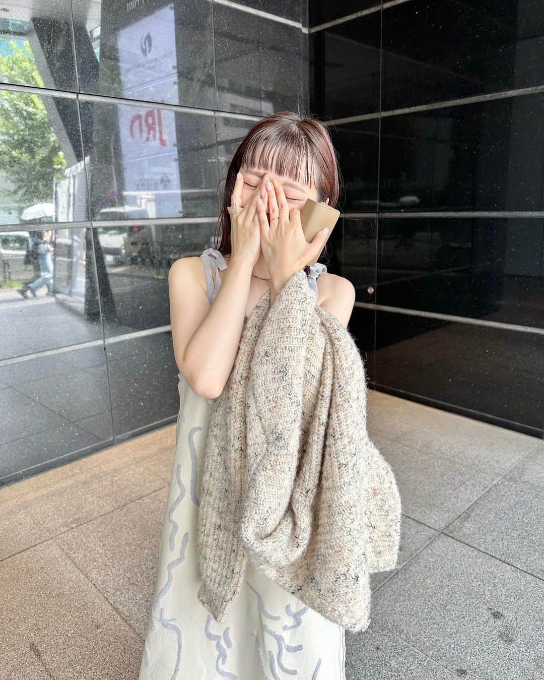 miho uesugiのインスタグラム：「可愛い！！買おう！！このワンピース。 予約開始しました♡ 店頭入荷は10月です☺️  ㅤㅤㅤㅤㅤㅤㅤㅤㅤㅤㅤㅤㅤ しっかり厚地で透け感も気にならず、伸縮性もあって着心地が良い…！！ 着丈も調節可能です🉑  ㅤㅤㅤㅤㅤㅤㅤㅤㅤㅤㅤㅤㅤ  ㅤㅤㅤㅤㅤㅤㅤㅤㅤㅤㅤㅤㅤ  #Kastane#Kastane舞浜#Kastane_ootd#骨格ウェーブ#イエベ春#コーディネート#今日のコーデ#コーデ#大人カジュアル#カジュアル#ロングヘア#オン眉#ぱっつん前髪#30代ファッション#30代コーデ#カスタネ#低身長#低身長コーデ#秋#秋コーデ#ワンピース#キャミワンピース#ニットワンピース#ホワイトコーデ#ワントーンコーデ#ブーツ#カジュアルコーデ」