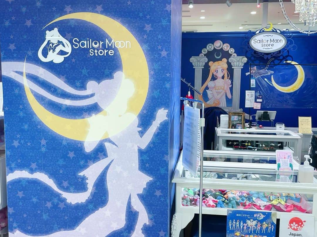 Sailor Moonさんのインスタグラム写真 - (Sailor MoonInstagram)「✨🌙 Hit up the Sailor Moon store! Bought a bunch of stuff! It’s the best per usual! A must for Sailor Moon lovers in Japan! 🌙✨  #sailormoon #セーラームーン #sailormoonstore #tokyo #japan #harajuku」9月22日 21時14分 - sailormoon_sc