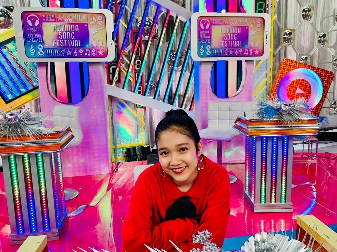 山崎玲奈のインスタグラム：「｢ハマダ歌謡祭｣ 楽しんで頂けましたか〜？ 今回はとうとうルーキー世代が勝利できました✌️ 歌もたくさん歌えて美味しいお肉もゲット出来て幸せです♡ ・ ご一緒した #武田真治 さんとお写真撮って頂きました📸 見逃してしまった方は是非TVerで‼️ 下記のリンクから⬇️ https://tver.jp/episodes/epgp1aeh5y ・ ・  #オオカミ少年  #tbs   #ハマダ歌謡祭」