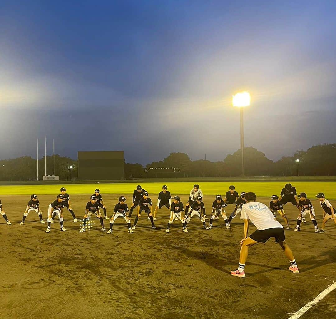 上田剛史さんのインスタグラム写真 - (上田剛史Instagram)「先日、倉敷市玉島にある @uwanari_baseball.team  上成少年野球に野球教室に行って来ました💪⚾️  みんな元気あり笑いありで楽しい教室になりました👍  ご依頼お待ちしております🤝  #上田剛史 #野球教室 #少年野球 #上成少年野球」9月22日 21時21分 - tsuyoshi50