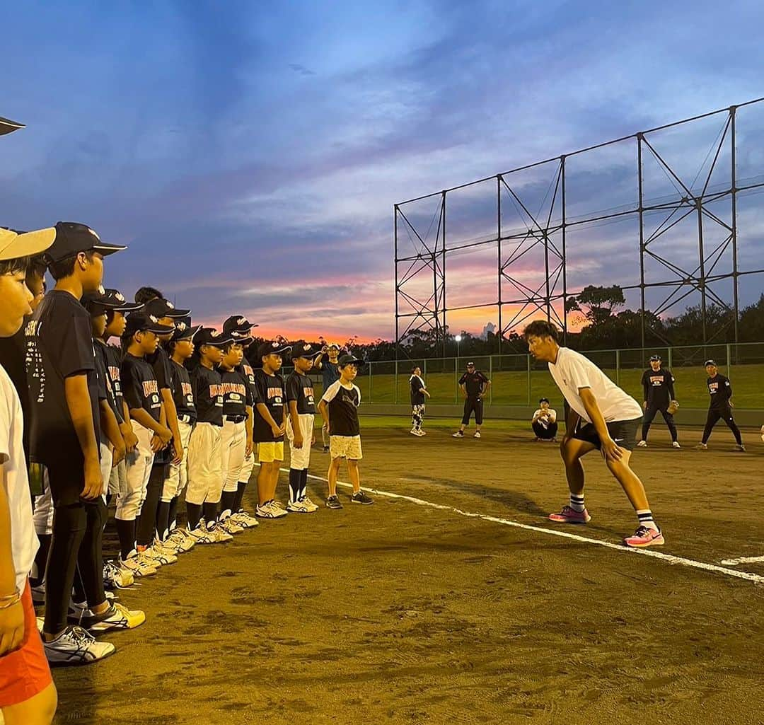 上田剛史さんのインスタグラム写真 - (上田剛史Instagram)「先日、倉敷市玉島にある @uwanari_baseball.team  上成少年野球に野球教室に行って来ました💪⚾️  みんな元気あり笑いありで楽しい教室になりました👍  ご依頼お待ちしております🤝  #上田剛史 #野球教室 #少年野球 #上成少年野球」9月22日 21時21分 - tsuyoshi50