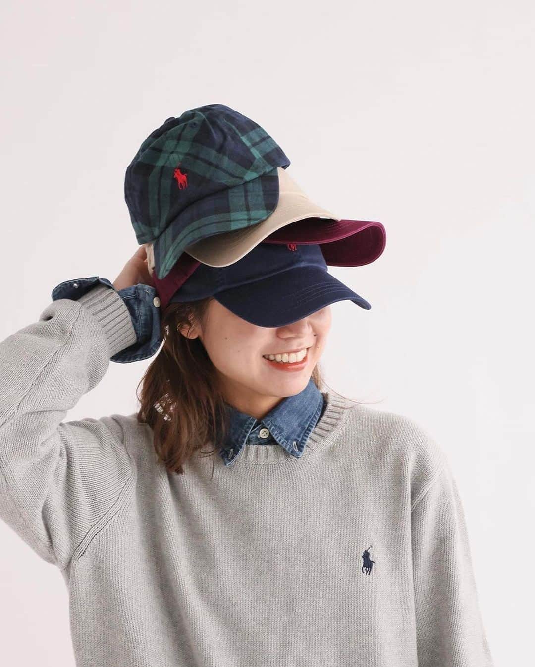 のインスタグラム：「POLO Ralph Lauren 🏇 ⁡ 入荷するたび即完売！ 毎シーズン大人気のPOLO Ralph Laurenから秋の新作が登場しました。 ⁡ ⁡ 　  JOURNAL STANDARD relume @js_relume  ほっこりカラーが可愛いキャップに、定番のコットンニット、デニムシャツ。 ⁡ どれも秋1番に取り入れたい、完売必至のアイテムです。 長く愛用したくなる、お気に入りを見つけてみて。 ⁡  ⁡ ⁡ -------------------- ⁡ POLO RALPH LAUREN CLS SPRT CAP-HAT ¥11,000(税込) no.23095463000030 ⁡ POLO RALPH LAUREN CLS SPRT CAP-HAT ¥14,300(税込) no.23095463000130 ⁡ POLO RALPH LAUREN CLASSIC SPORT CAP ¥11,000(税込) no.23095463001430 / 23095463001530 ⁡ POLO RALPH LAUREN LONG SLEEVE-SWEATER ¥25,300(税込) no.23080463000430 ⁡ POLO RALPH LAUREN CUSTOM FIT BUTTON DOWN ¥22,000(税込) no.23050463000130 ⁡  ⁡ ⁡ ⁡  ＿＿＿＿＿＿＿＿＿＿＿＿＿＿🏷️ ⁡ いつも投稿をご覧いただきありがとうございます！ ベイクルーズ公式インスタグラムでは WOMEN & MENの新作情報を毎日配信中📷 是非フォローしてね ♪ ▼▼▼ @baycrews ＿＿＿＿＿＿＿＿＿＿＿＿＿＿ ⁡ #baycrews #ベイクルーズ # #カットソー #シャツコーデ #大人コーデ #シンプルコーデ #カジュアルコーデ #着回し #着回しコーデ #20代コーデ  #30代コーデ#40代コーデ #トレンドコーデ #スタッフコーデ #スタイリング#秋コーデ#秋服コーデ#秋物コーデ#ポロラルフローレン #キャップ #キャップコーデ #デニムシャツ #ポロニット #コットンニット #レイヤード #レイヤードコーデ」