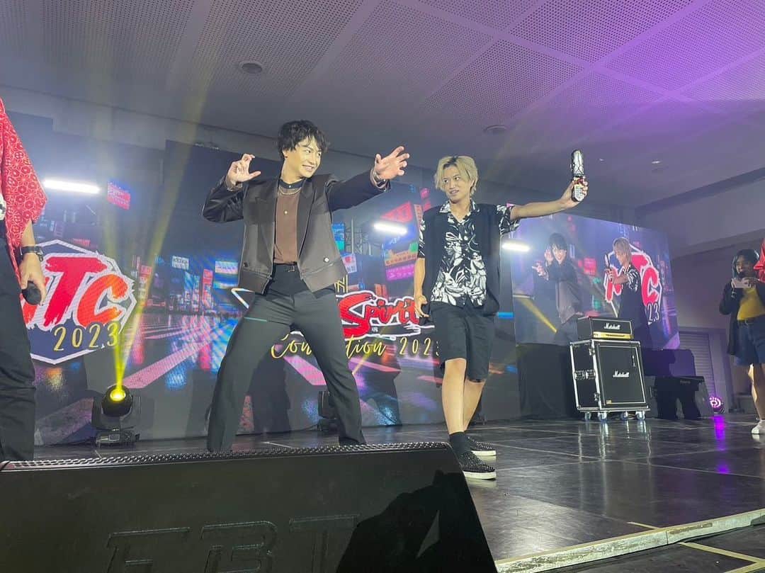 小澤亮太のインスタグラム：「フィリピン楽しかったぁ🇵🇭  お集まりいただきありがとう😊  まさの変身簡単だった笑  またたくさんの出会いがありました✨  明るい方が多くて元気もらえる💪  感謝です。  I'm looking forward to seeing you again  #マニラ #tokuspirits #井上正大 #フィリピン」