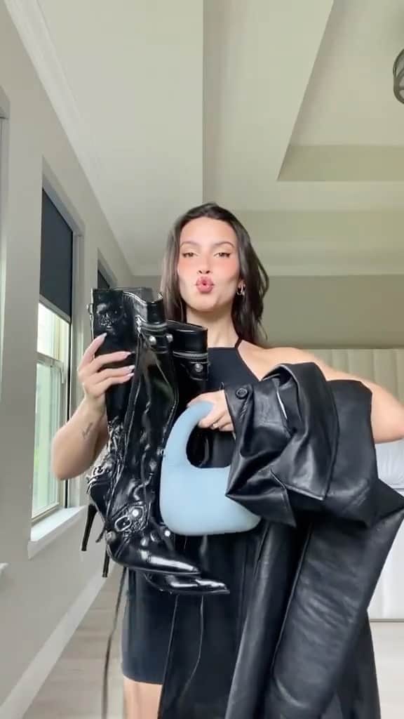 SHEINのインスタグラム：「Think activewear's just for the gym? 🏋️‍♂️Watch @zhamirazambranomusic glow from workout mode to werk mode in GLOWMODE's Dressed to Drill Active bodycon mini dress ✨🖤✨  🔎14601533  #SHEIN #SHEINforAll #SHEINstyle #fashion #chic」