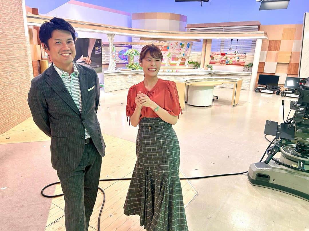 関根苑子のインスタグラム：「きょうのゆうなびでも お伝えしましたが、 来週は、アジア競技大会の放送のため #ゆうなび　はお休みです🙇‍♀️  次回の放送は、 10月2日(月)ですので みなさんにお会いできるのは来月🍁になります…！！ 私も、坂部キャスターも 寂しくてしょうがないのですが、 みなさんはいかがでしょうか…🥺 再来週から、またお送りしますので どうか、忘れないでくださいねっ🥲😭✨✨  . #BSNニュースゆうなび #ゆうなび　#新潟　#新潟放送　#アナウンサー#キャスター#坂部友宏 #関根苑子」